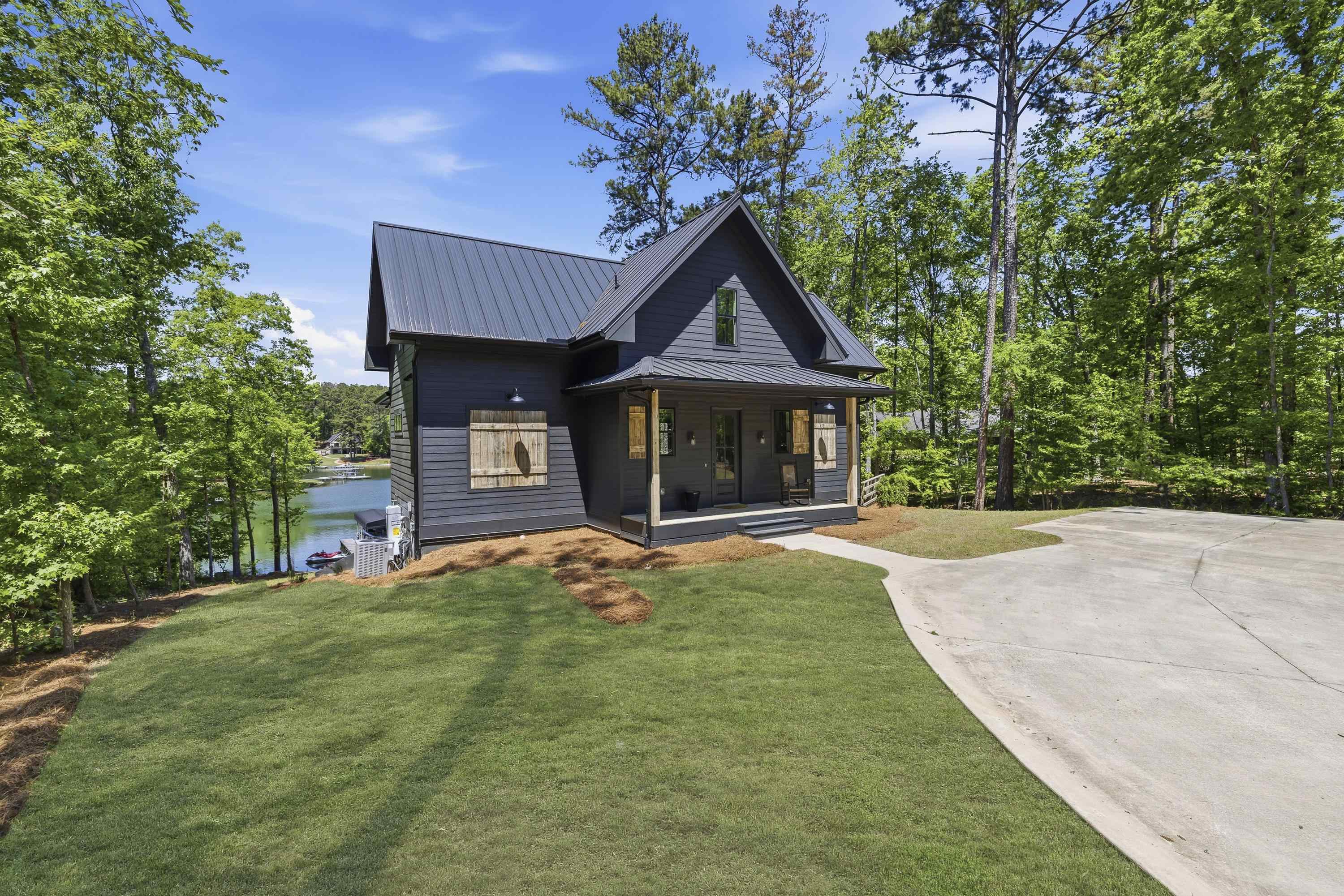 109 LONG SHOALS CIRCLE