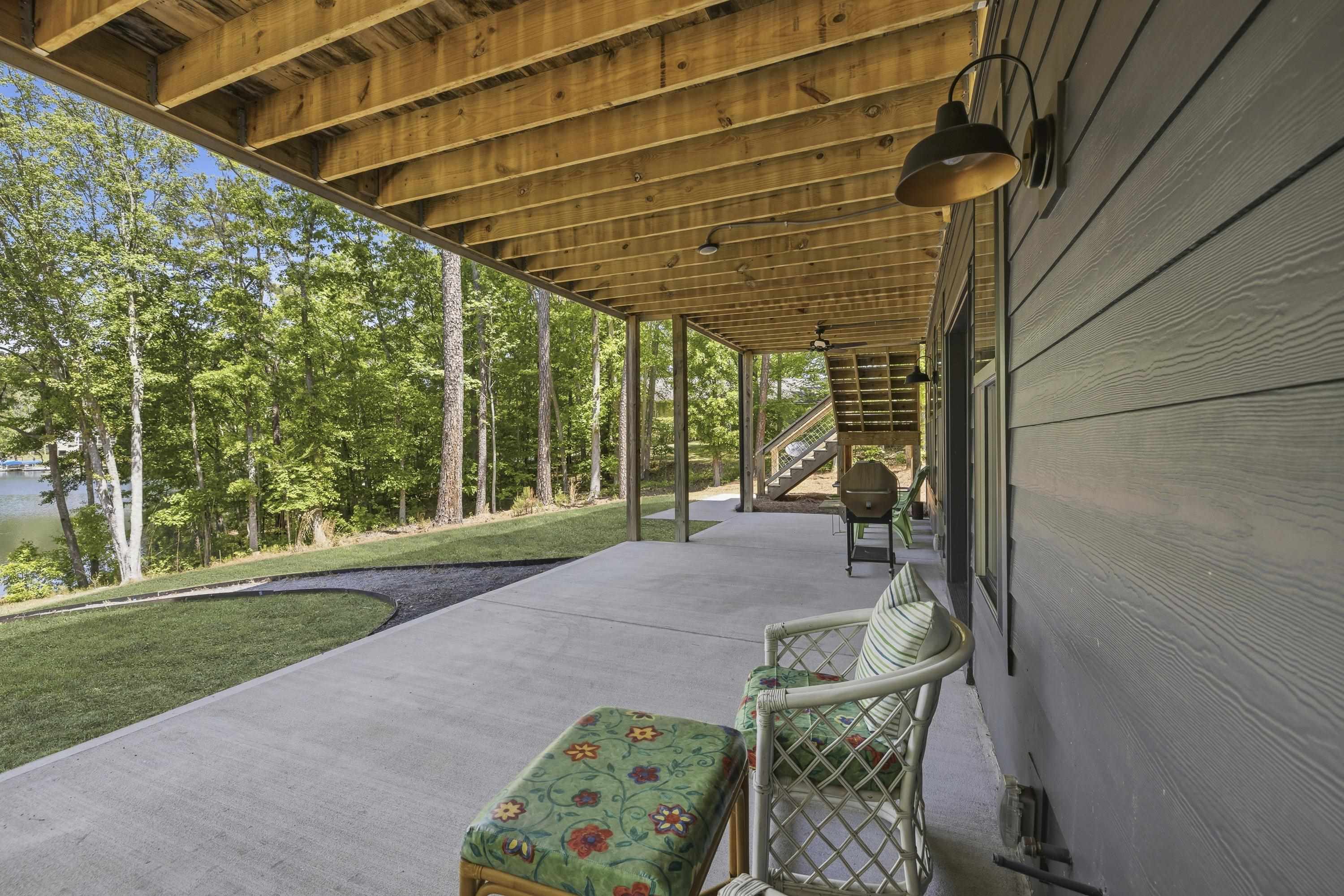 109 LONG SHOALS CIRCLE