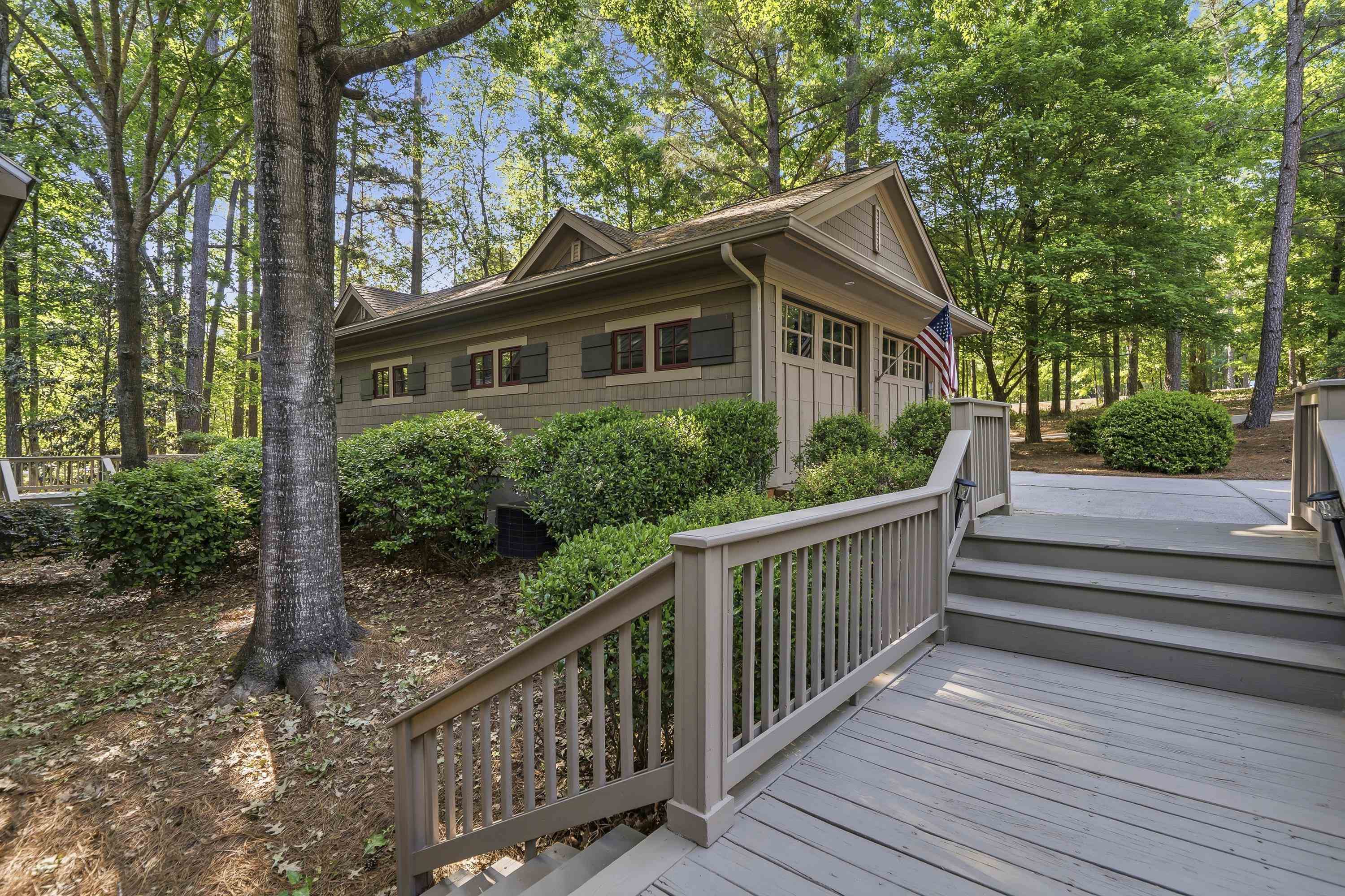 1021 LOCKETS TRAIL