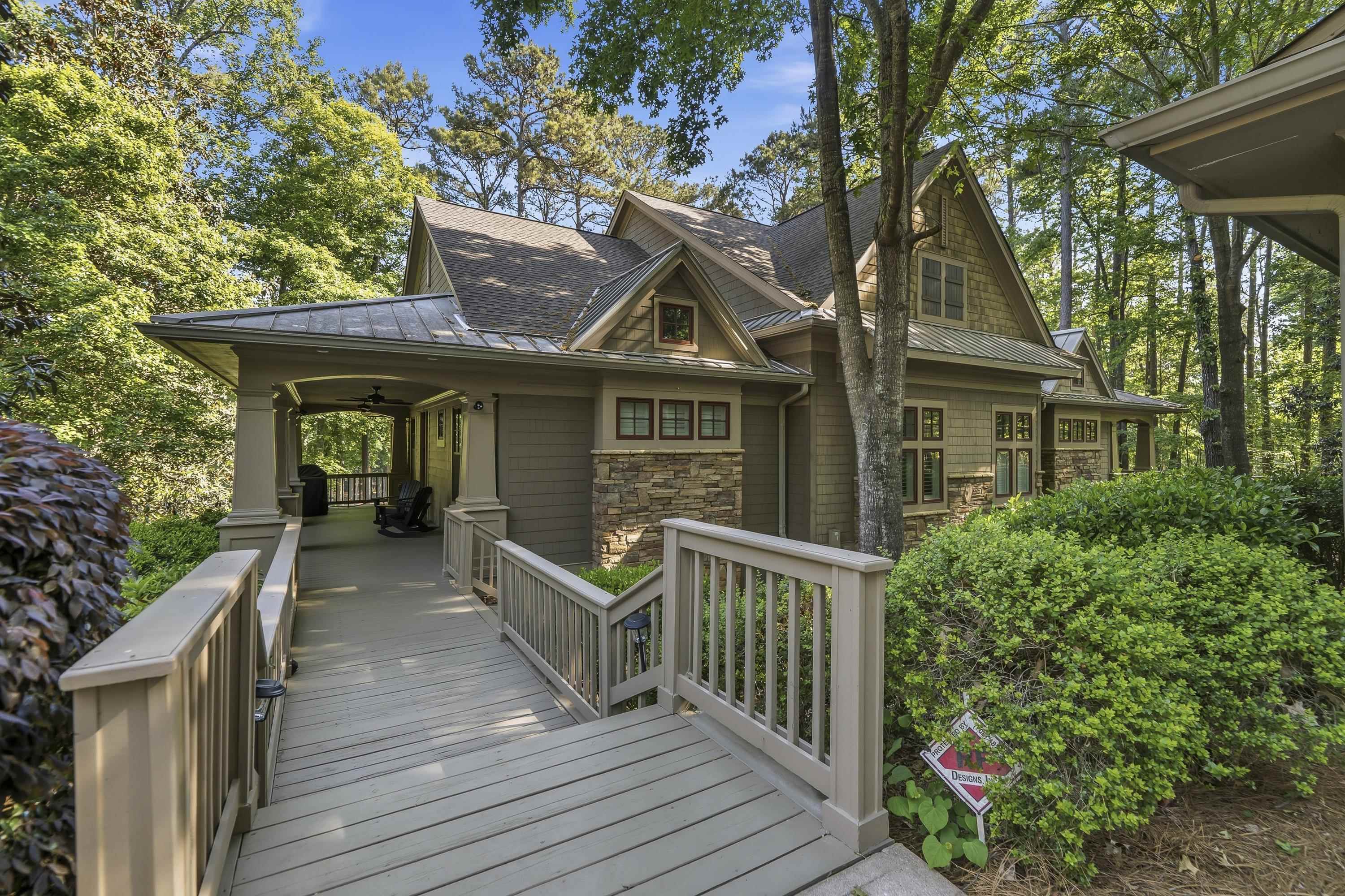 1021 LOCKETS TRAIL