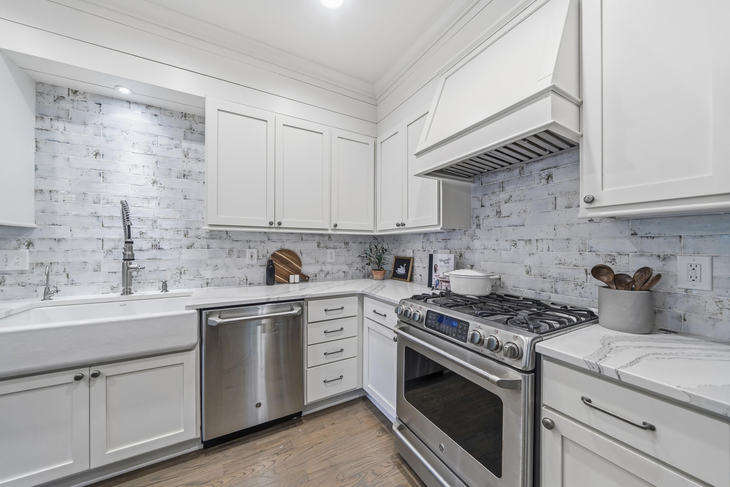 1021 LOCKETS TRAIL