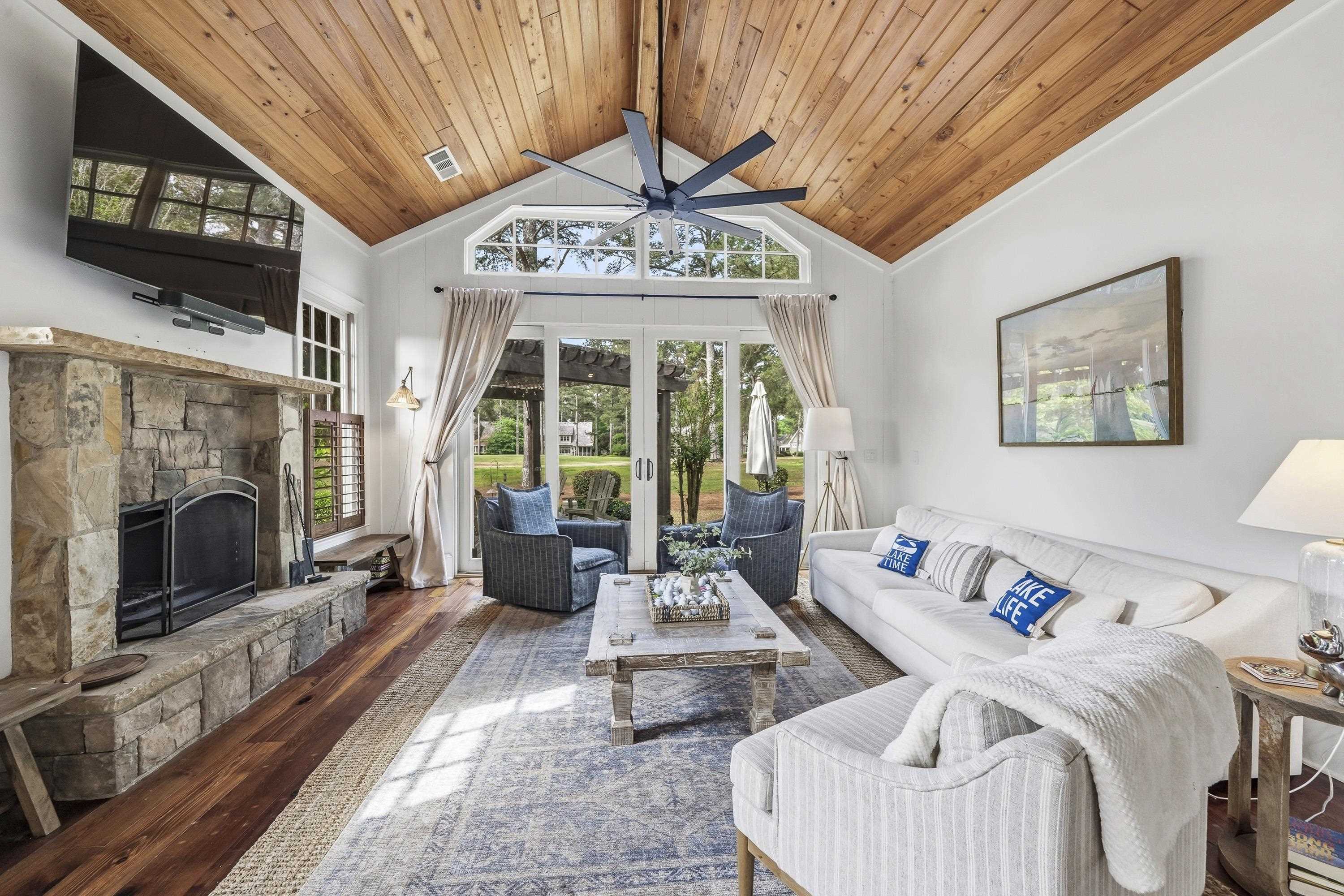 138 ARBORS LANE