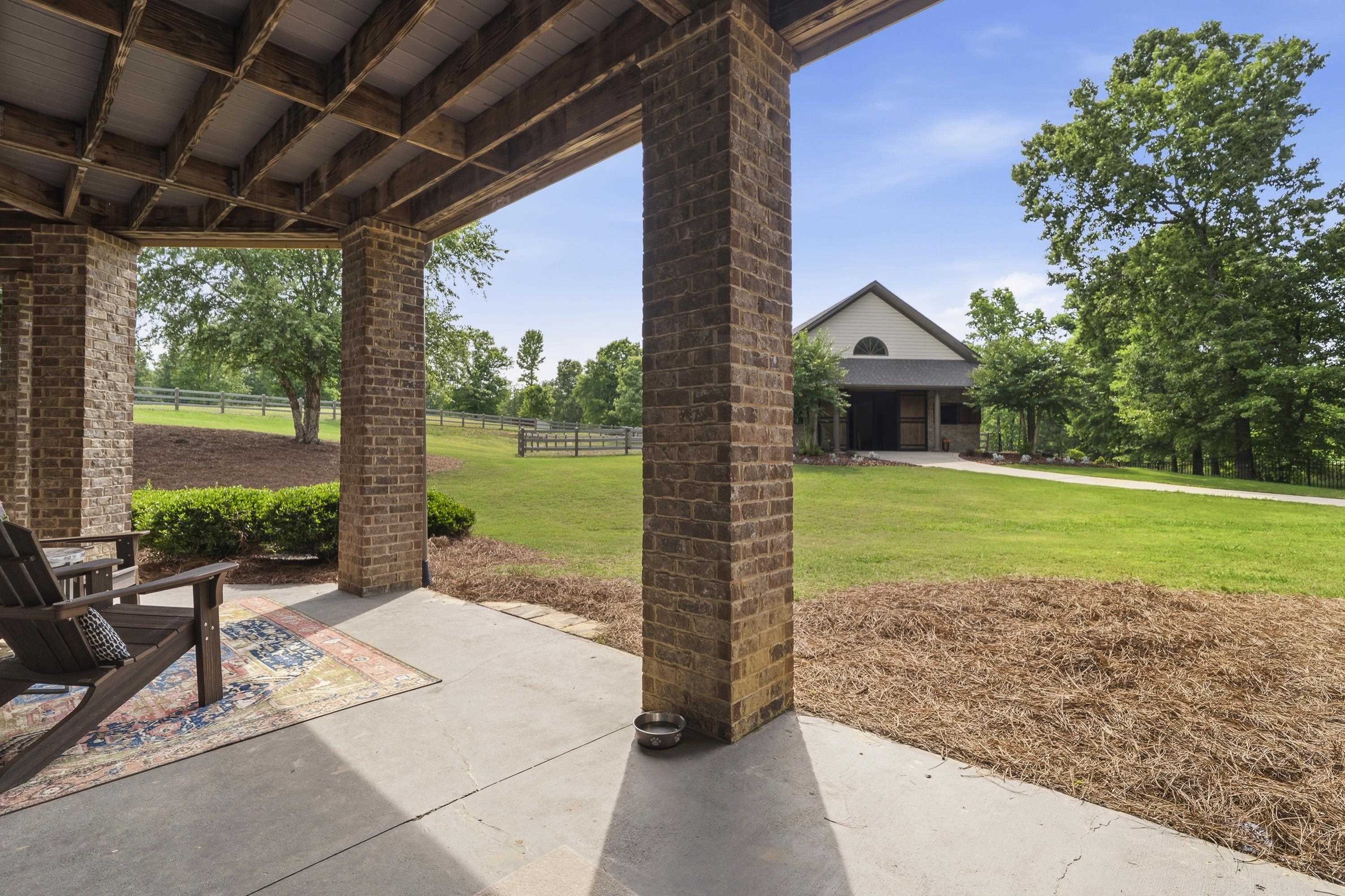 1090 WHITE OAK WAY