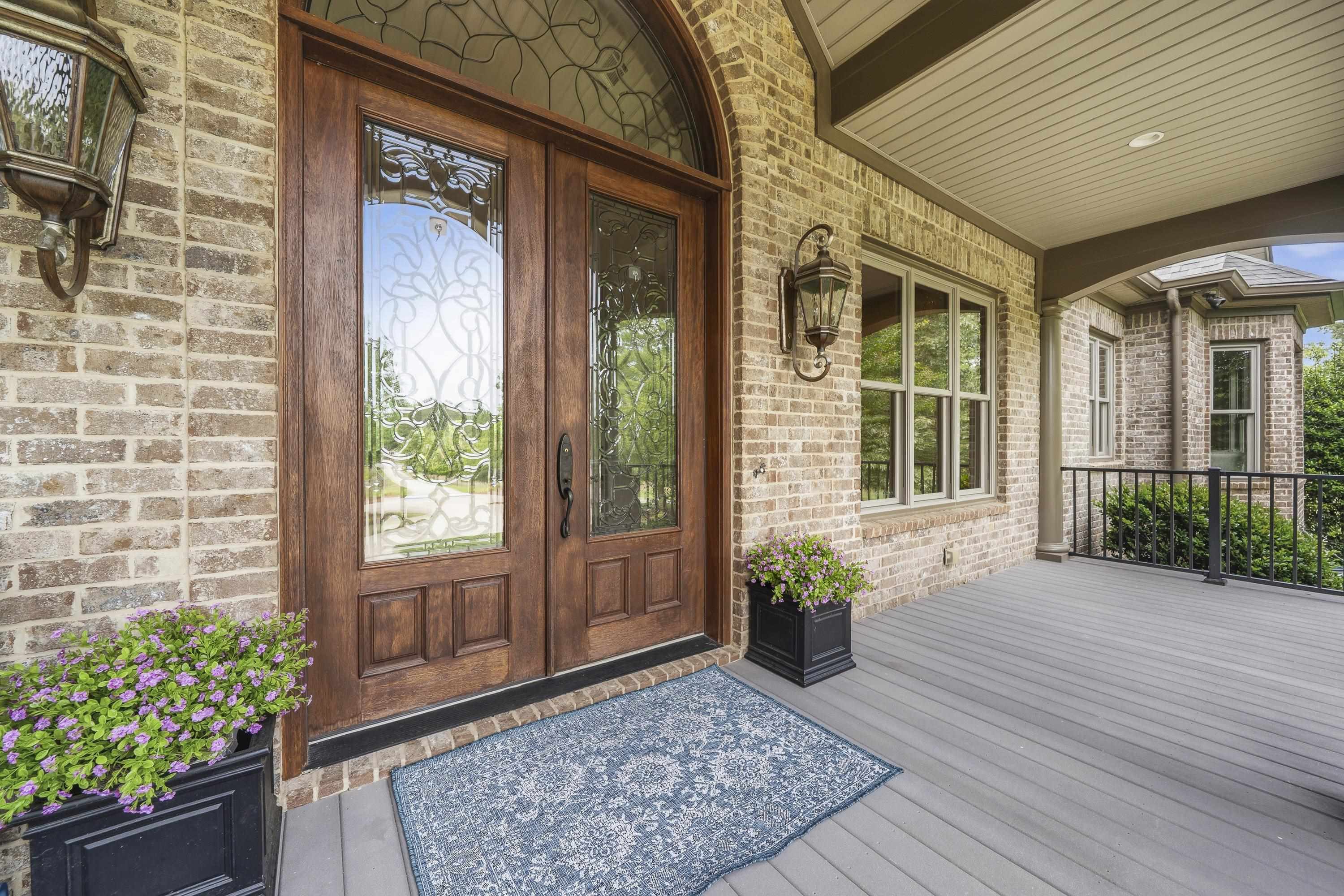1090 WHITE OAK WAY