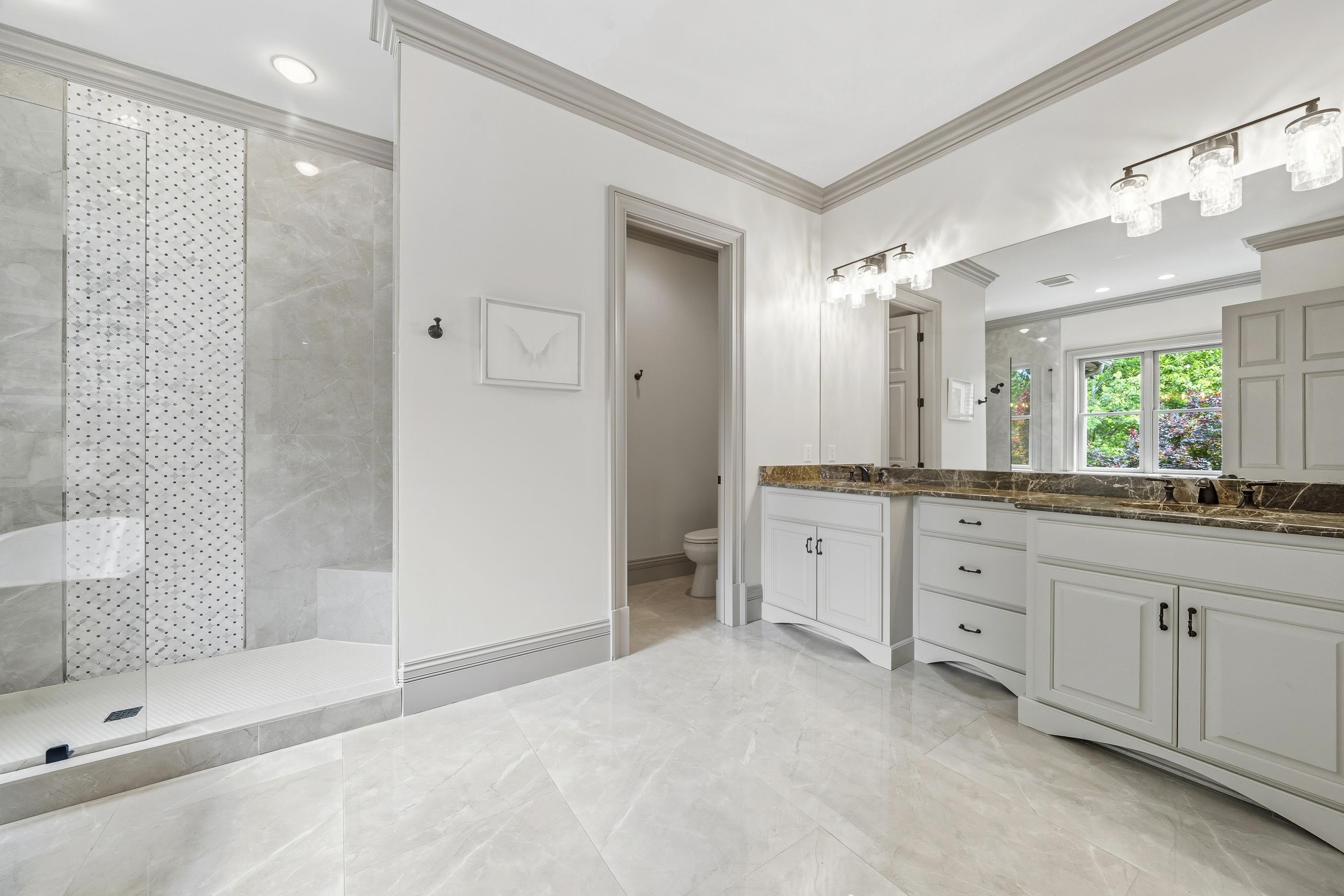 1090 WHITE OAK WAY
