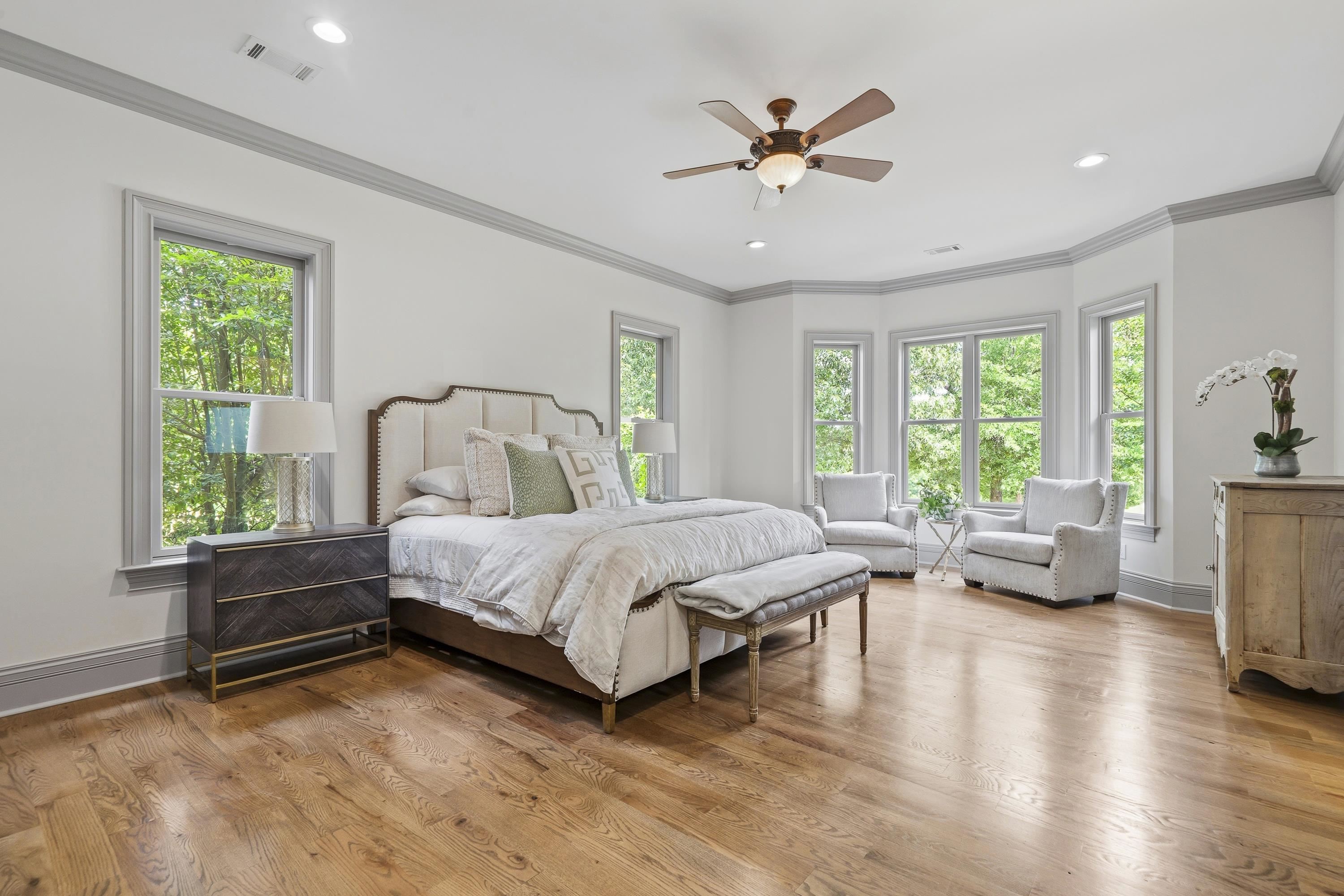 1090 WHITE OAK WAY