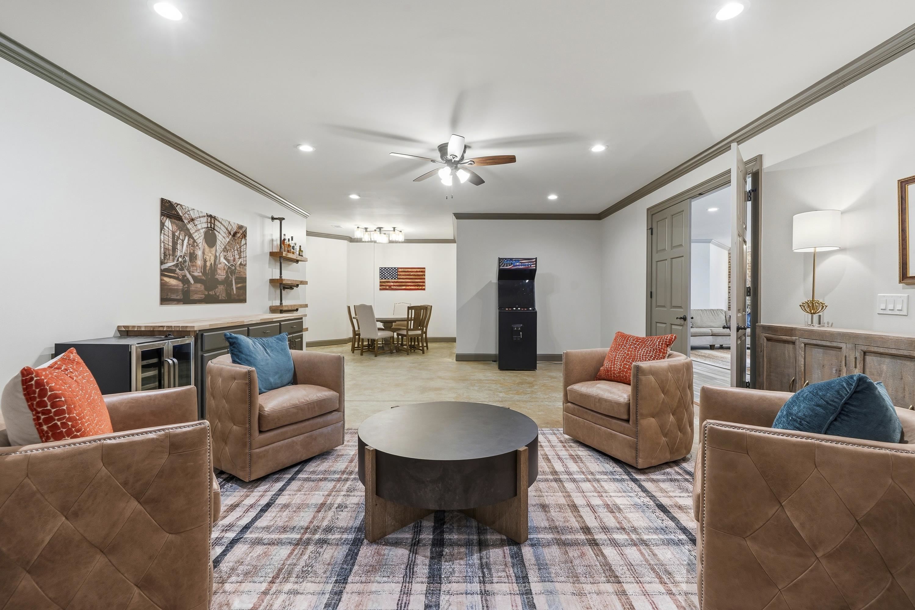 1090 WHITE OAK WAY