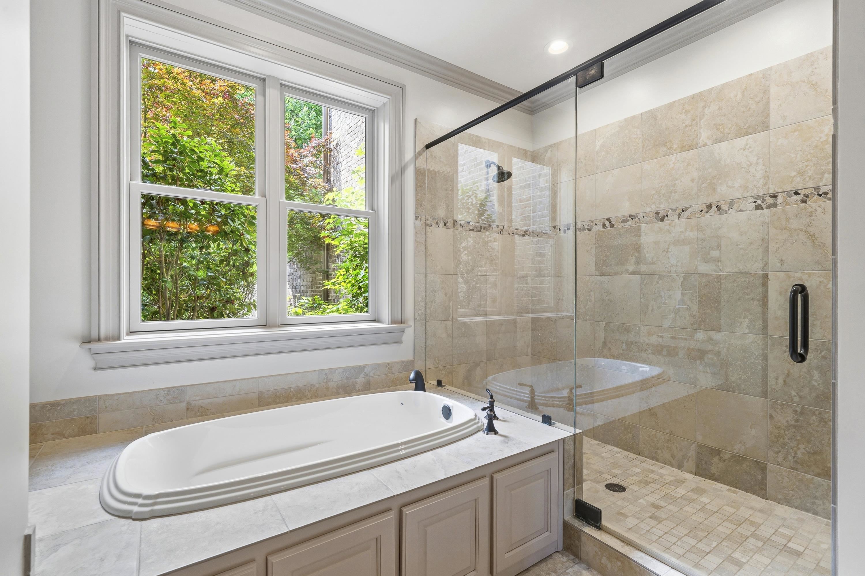 1090 WHITE OAK WAY