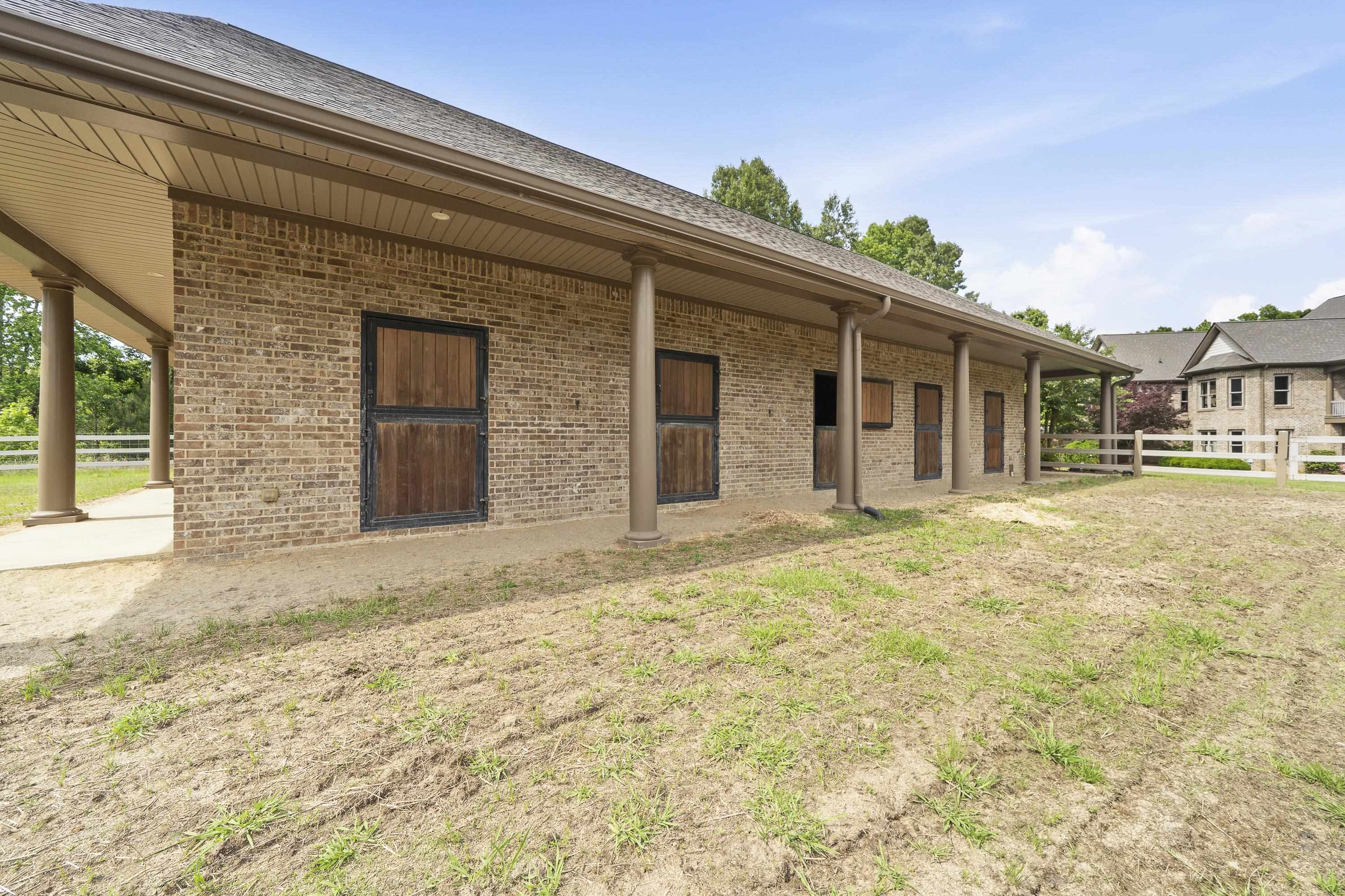 1090 WHITE OAK WAY