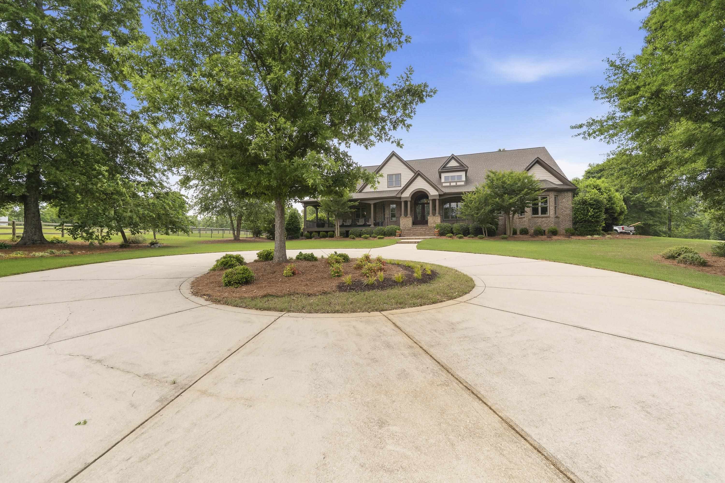 1090 WHITE OAK WAY