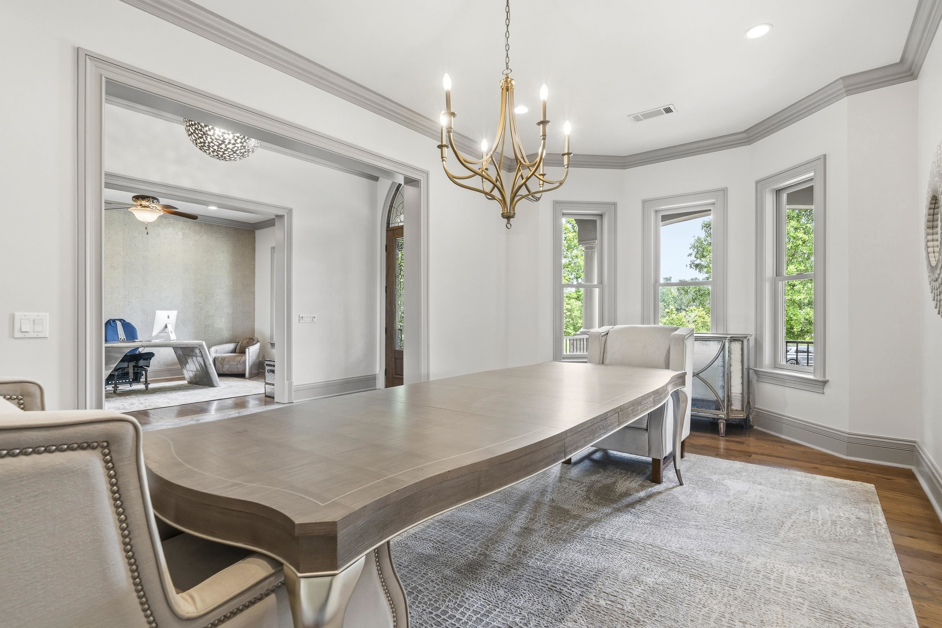 1090 WHITE OAK WAY