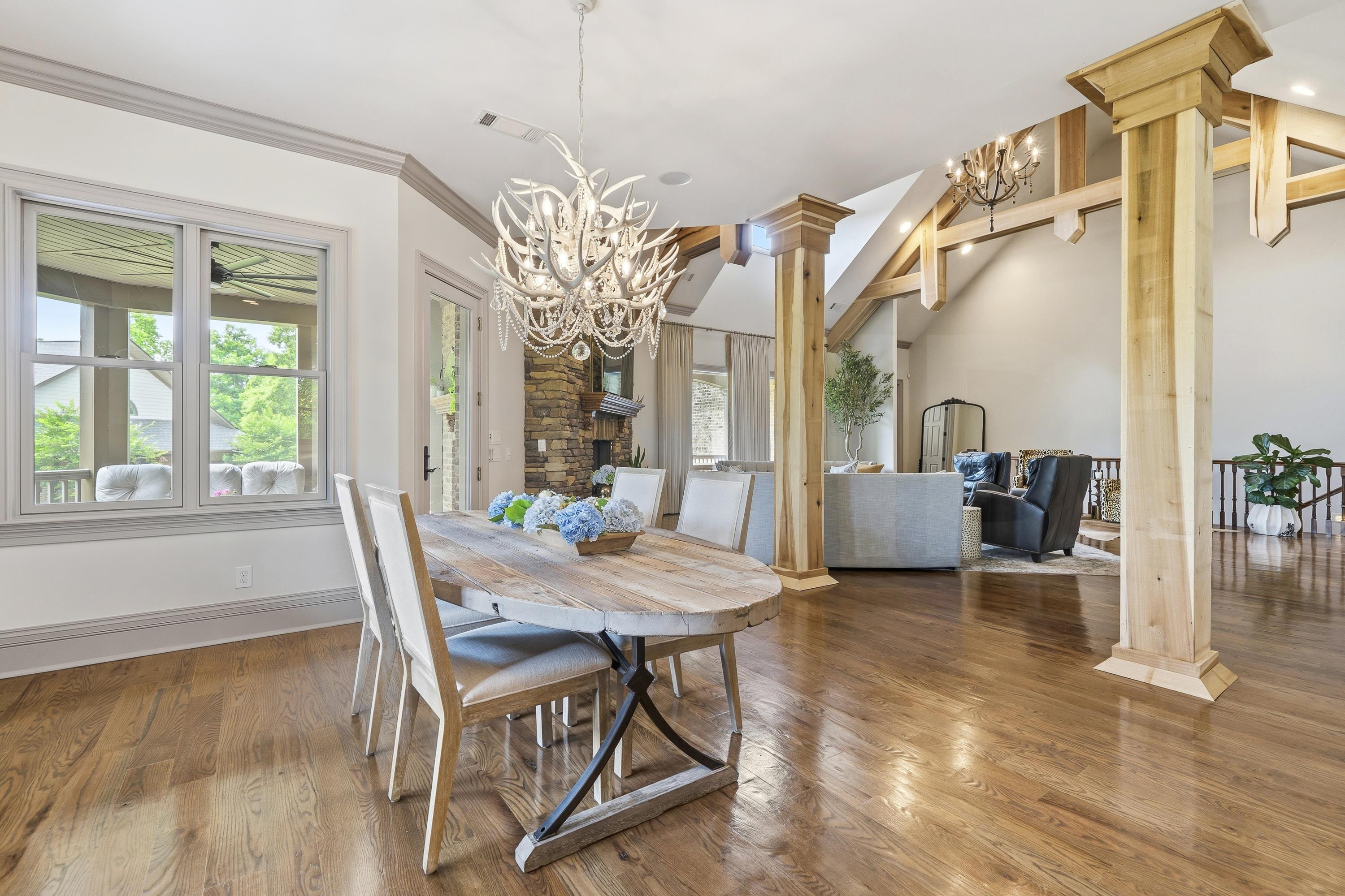 1090 WHITE OAK WAY