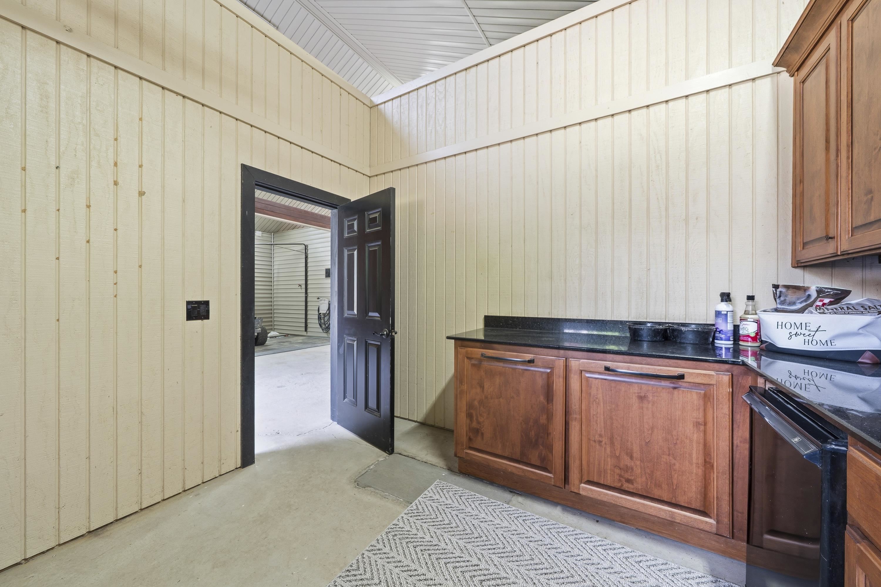1090 WHITE OAK WAY