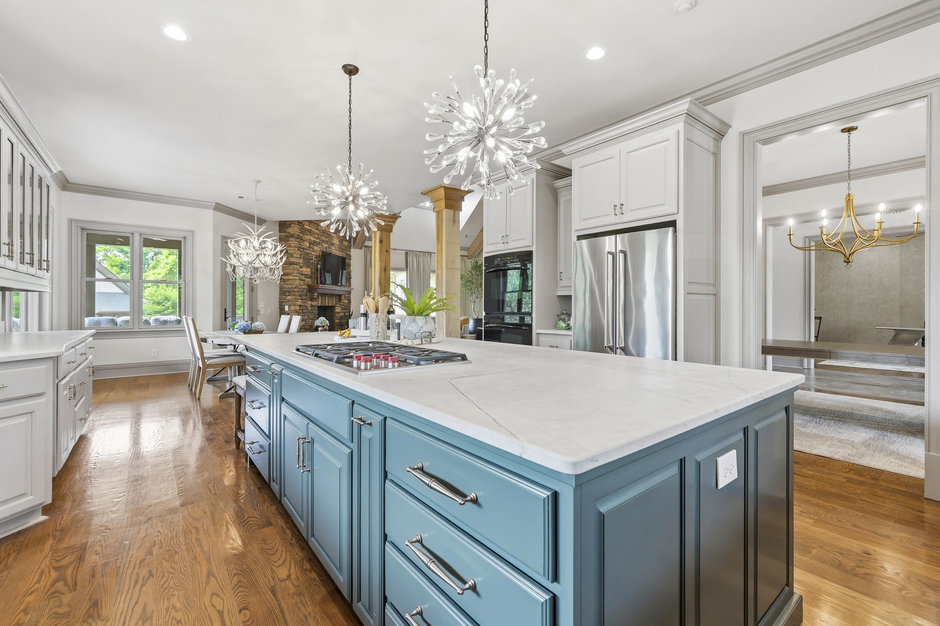 1090 WHITE OAK WAY