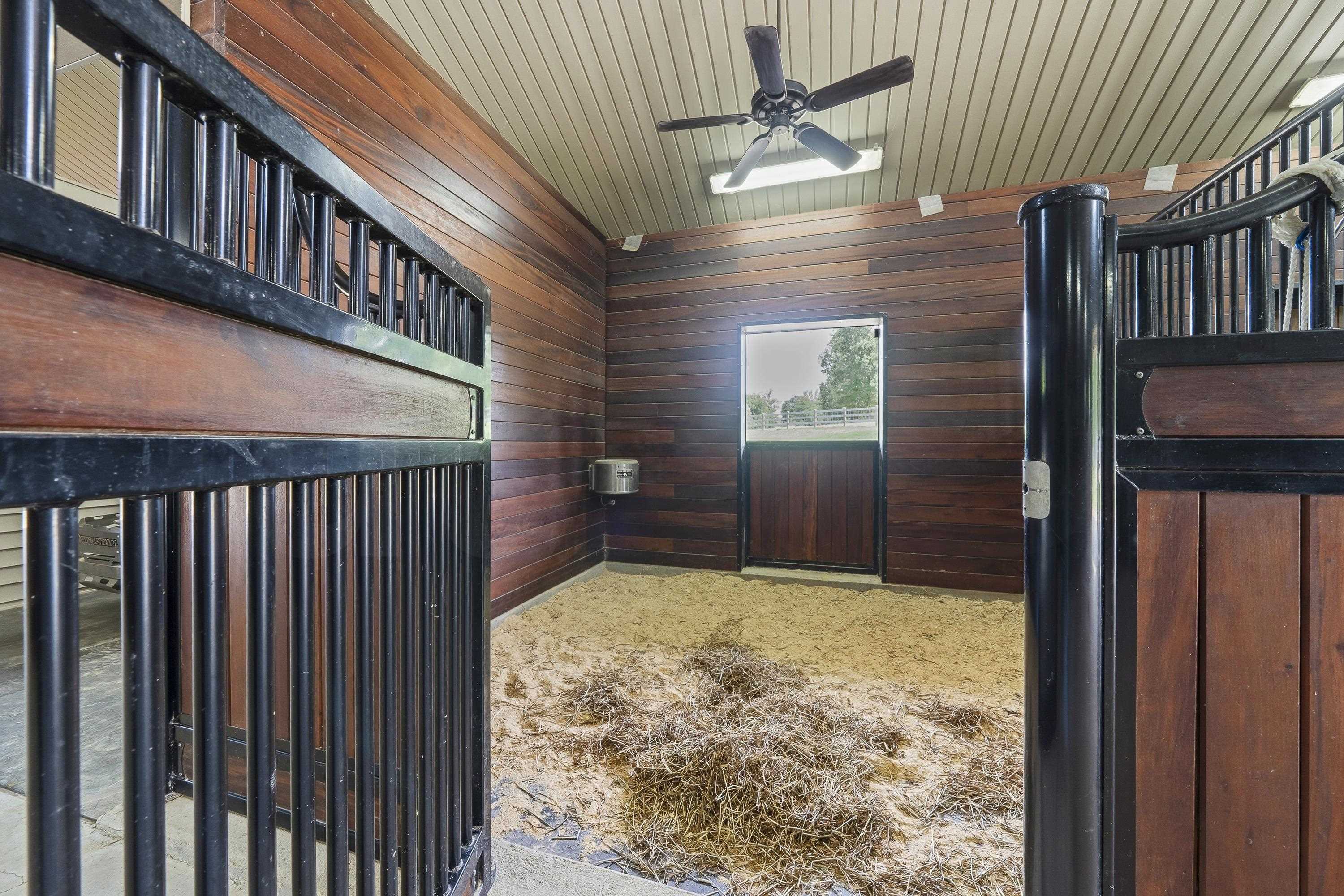 1090 WHITE OAK WAY