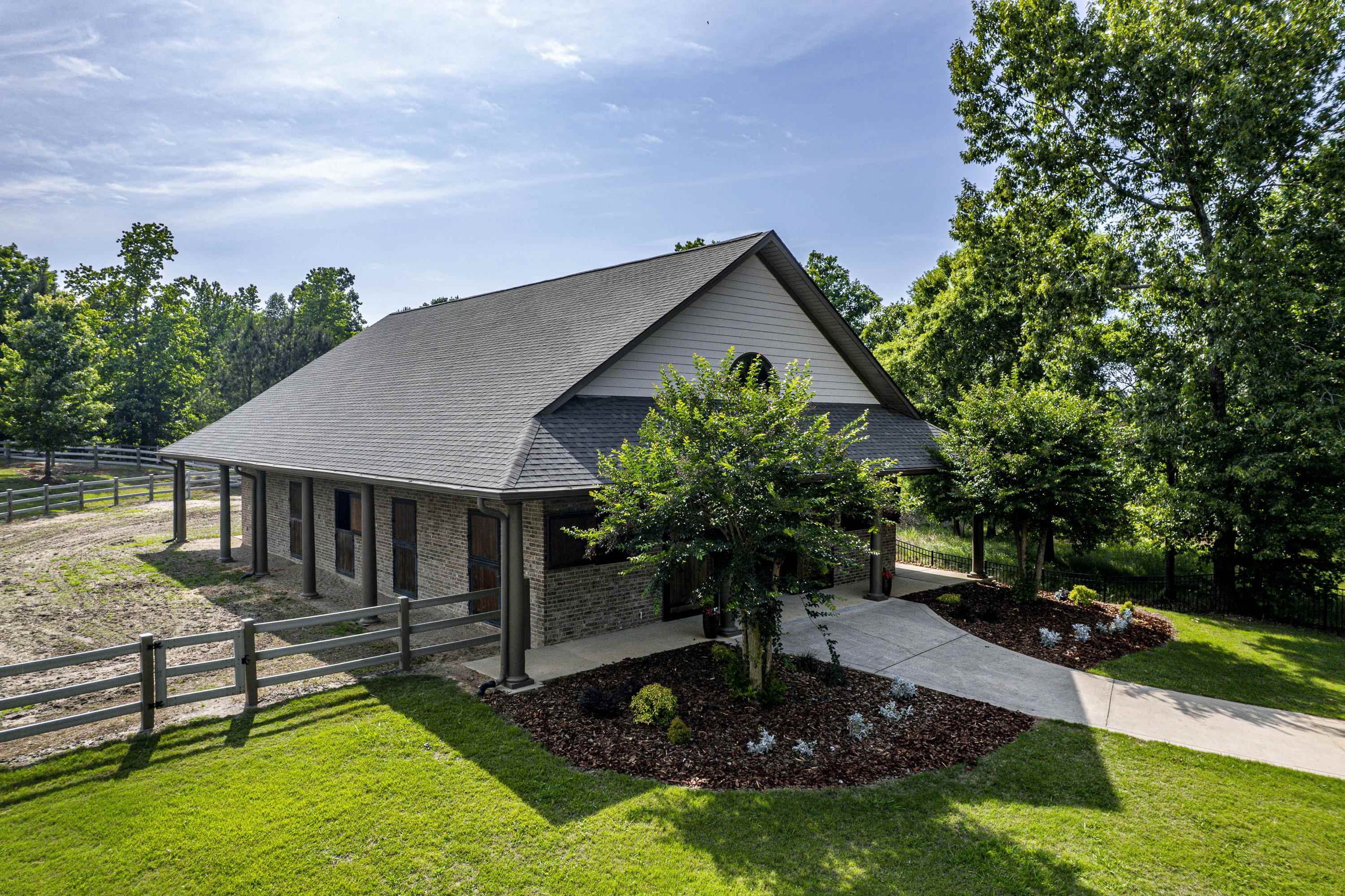 1090 WHITE OAK WAY
