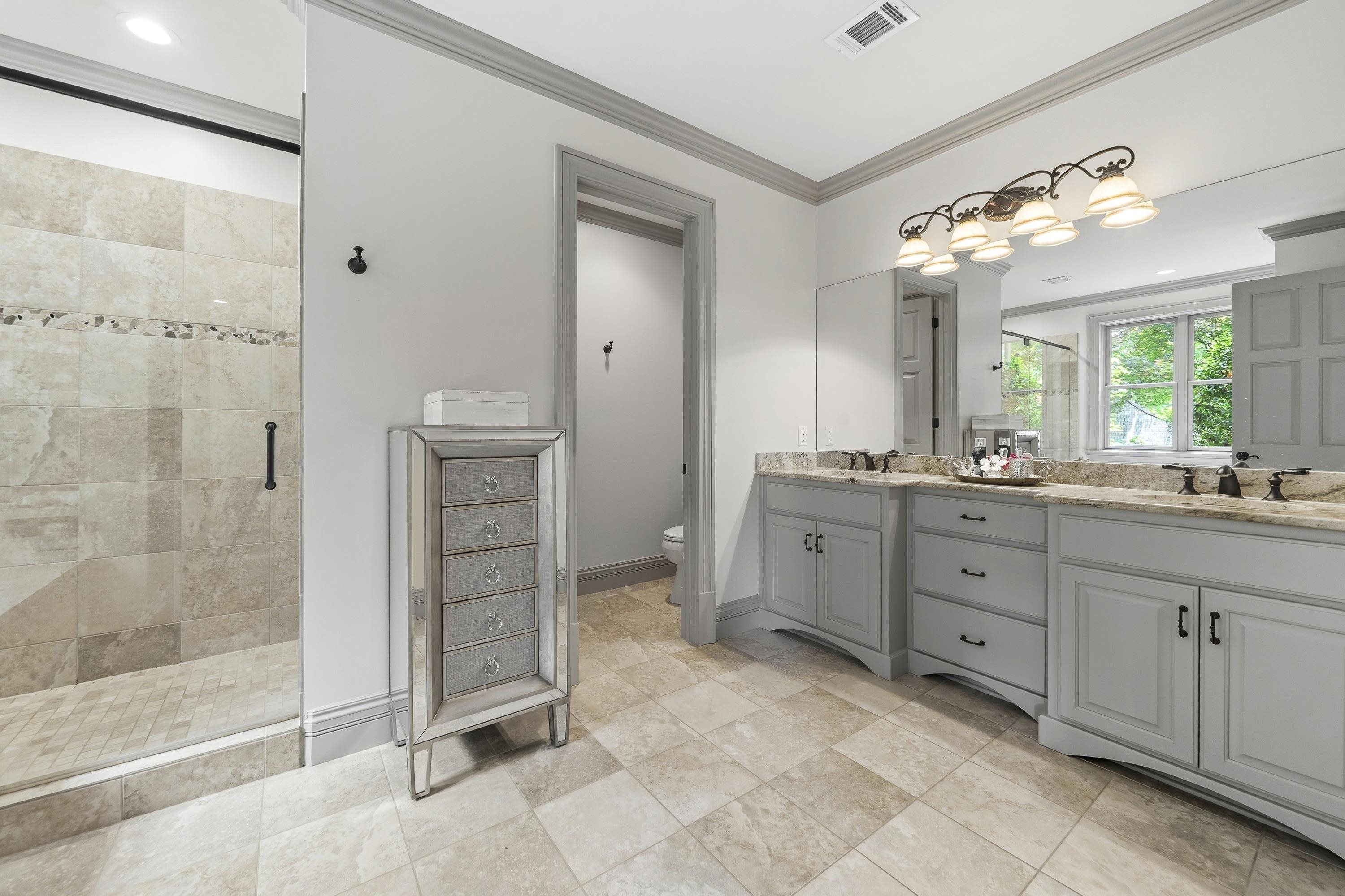 1090 WHITE OAK WAY