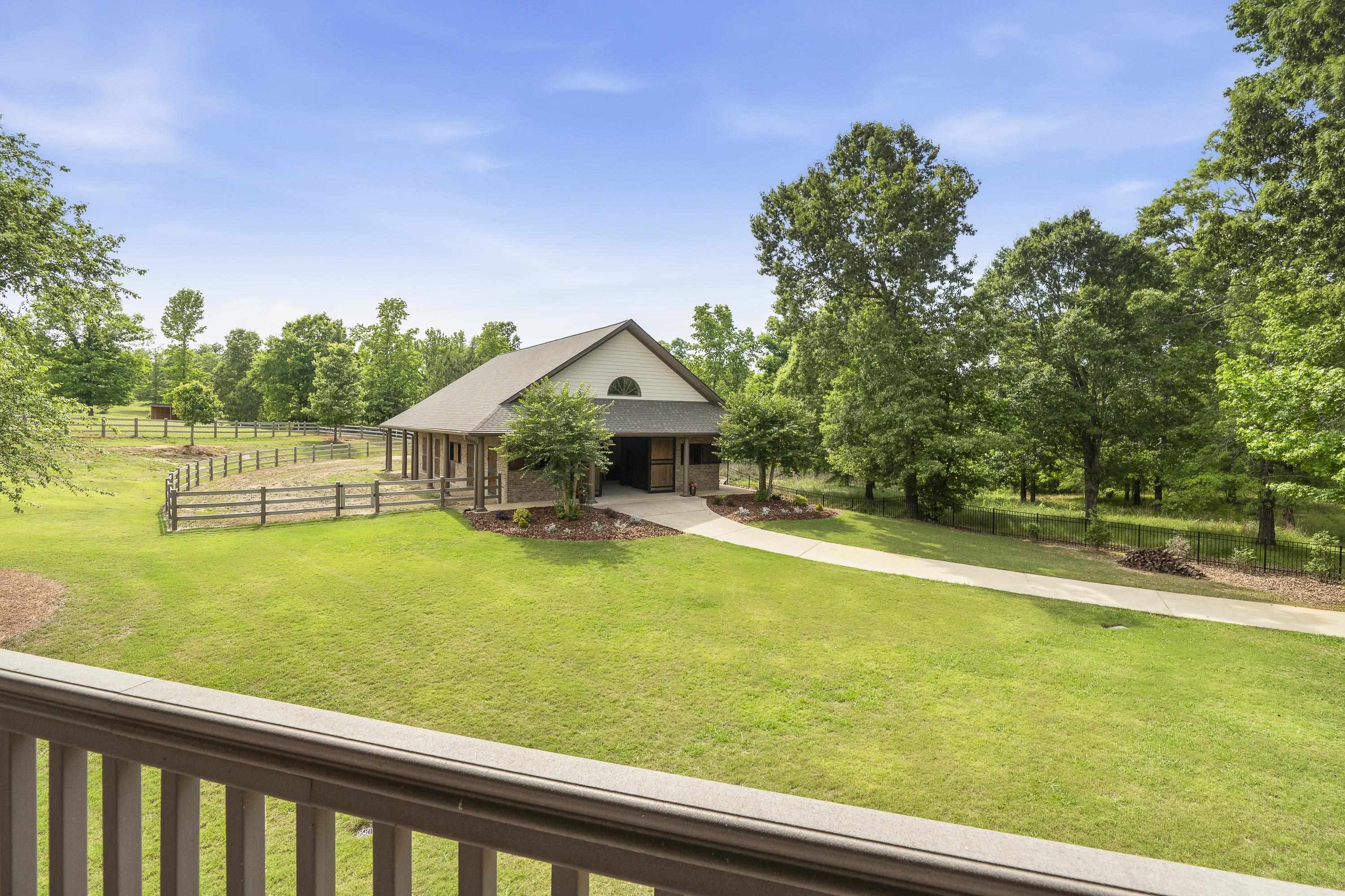 1090 WHITE OAK WAY