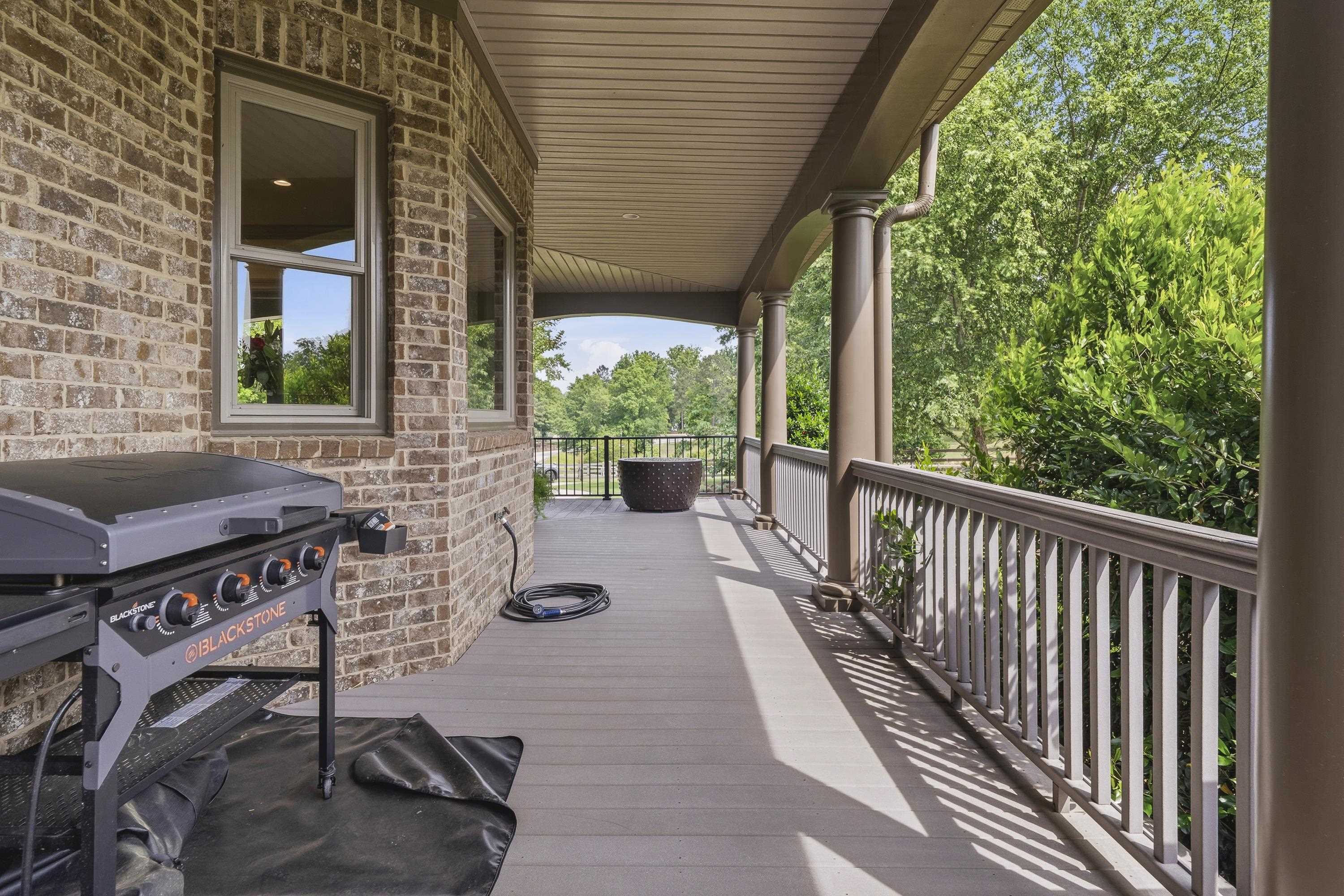 1090 WHITE OAK WAY