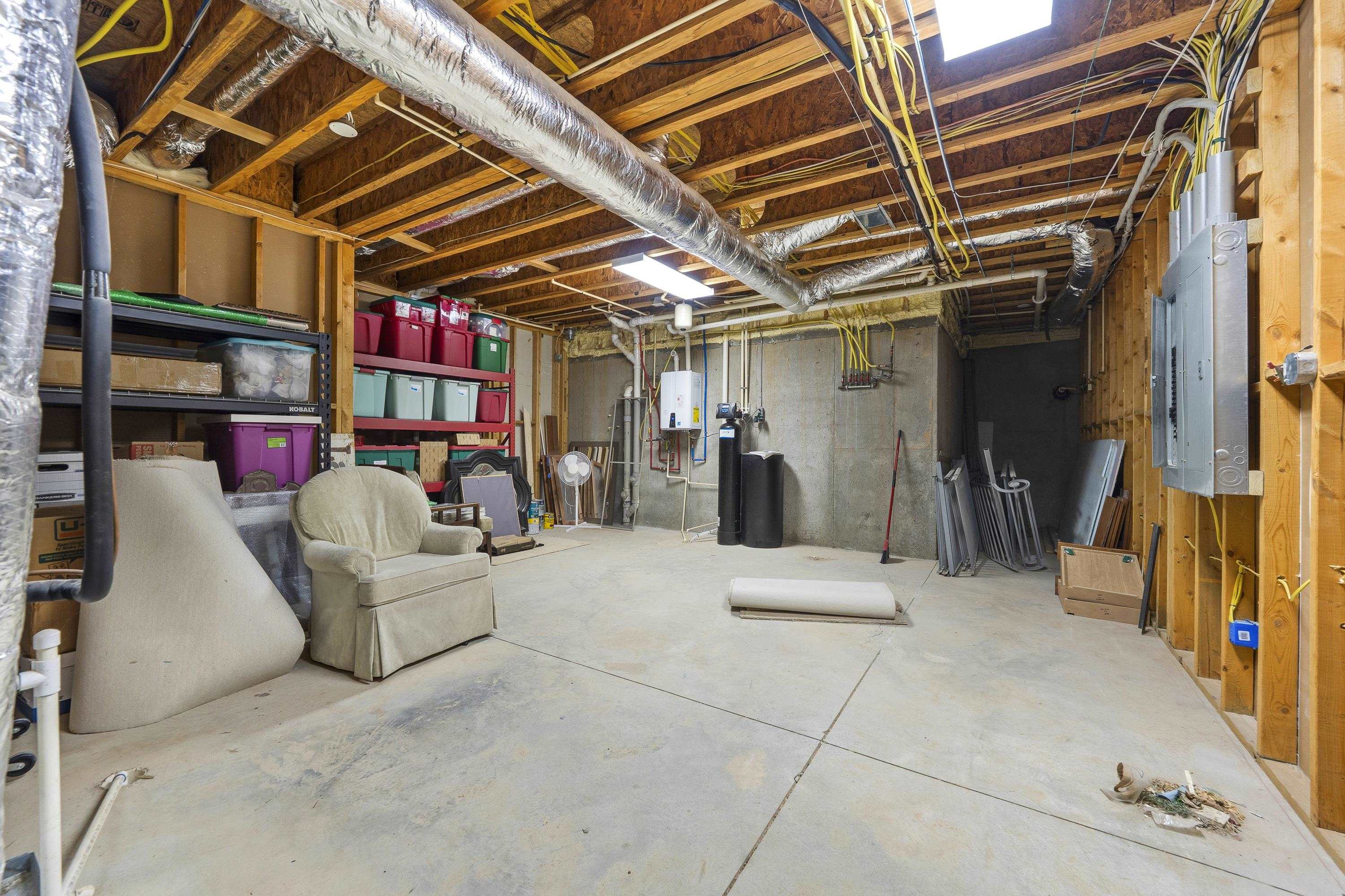 1090 WHITE OAK WAY