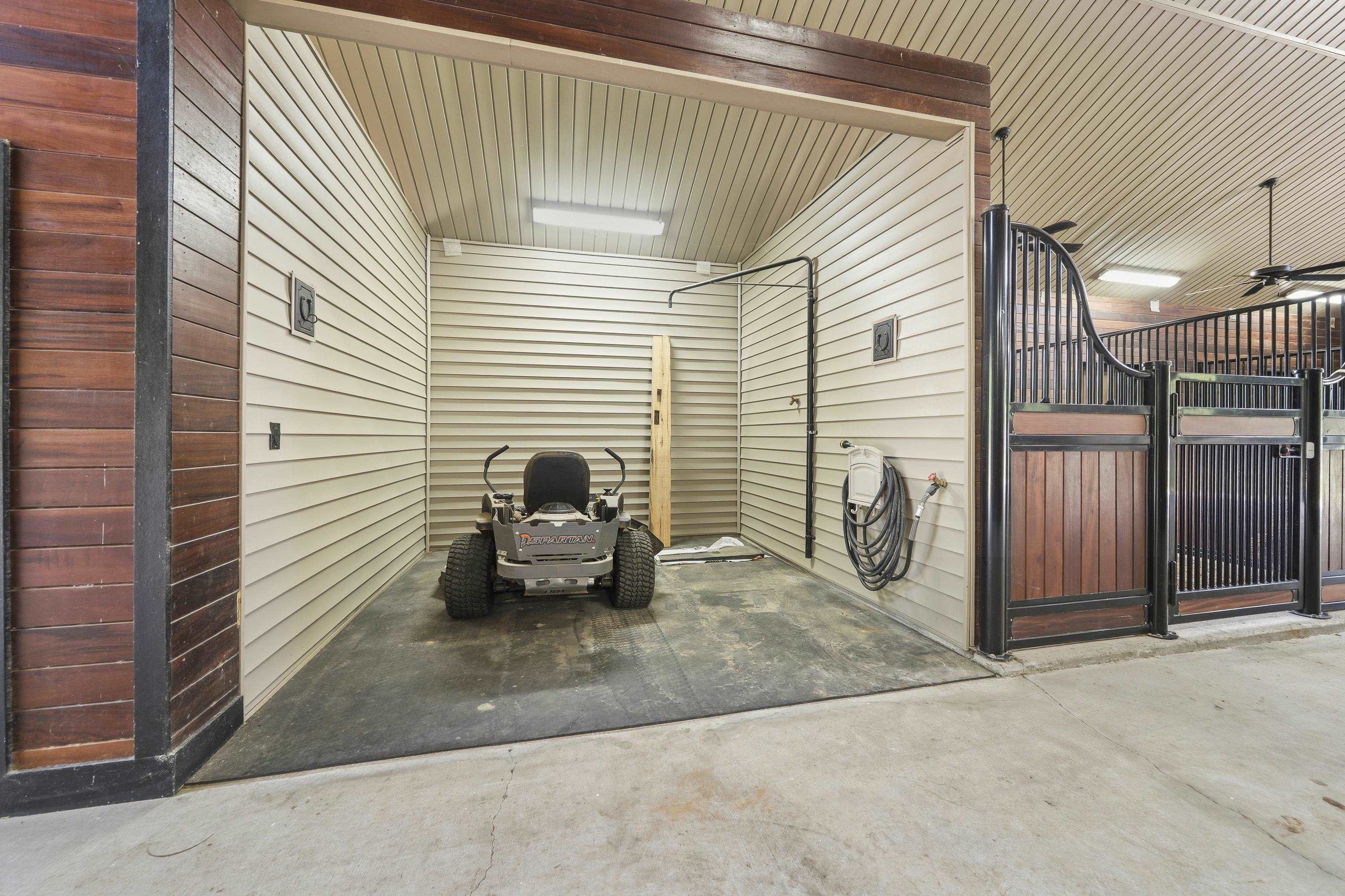 1090 WHITE OAK WAY