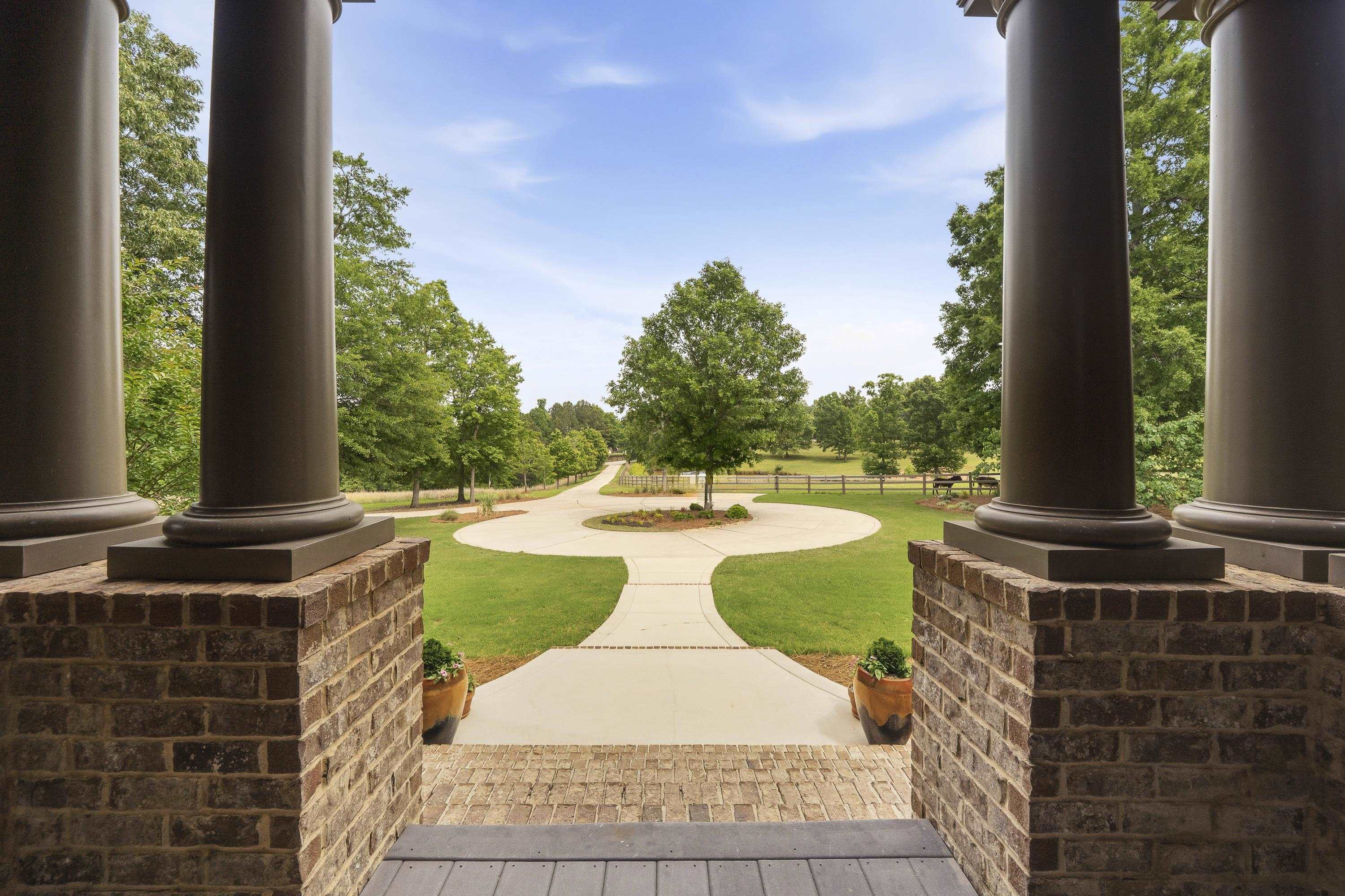 1090 WHITE OAK WAY