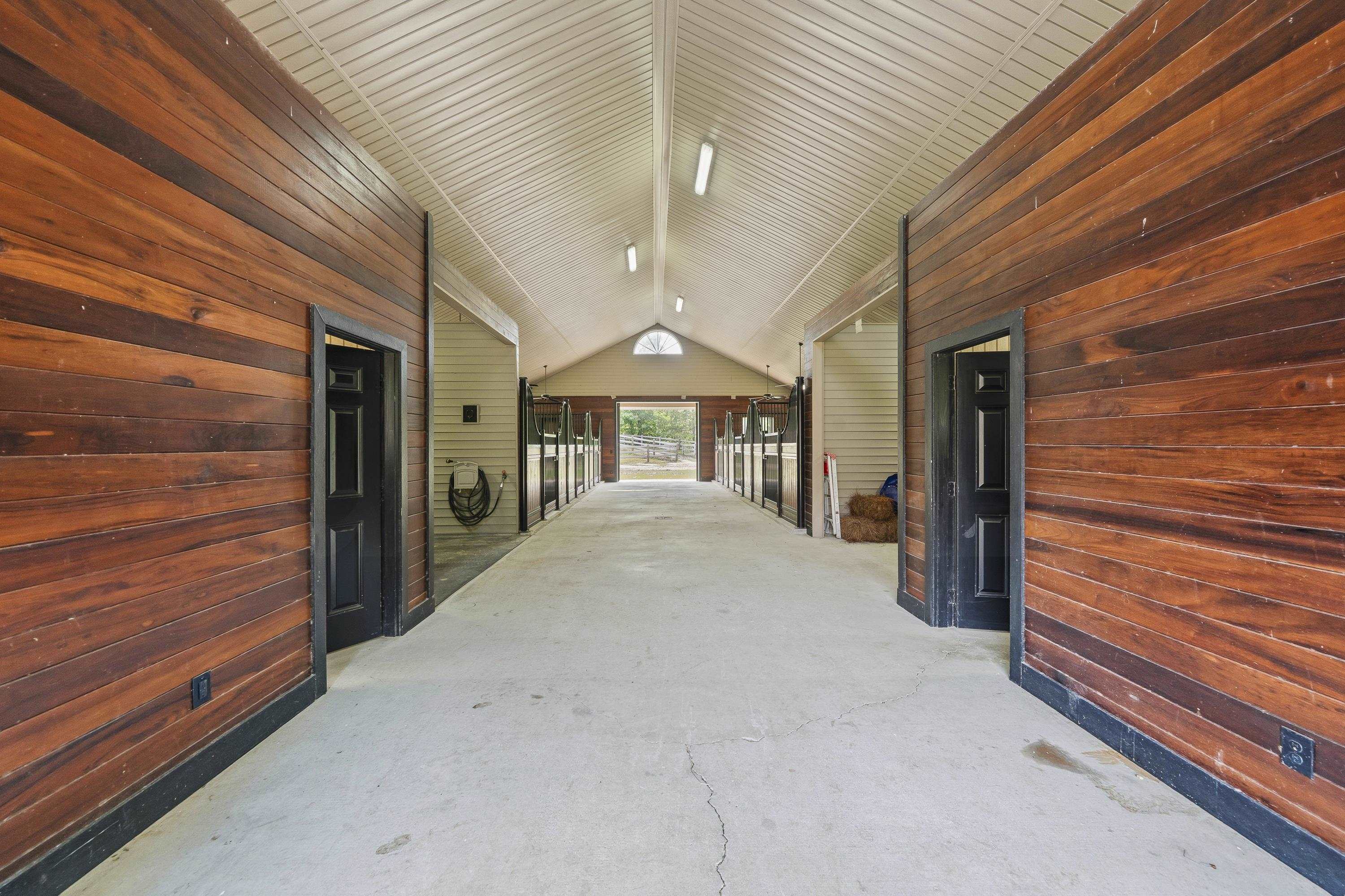 1090 WHITE OAK WAY