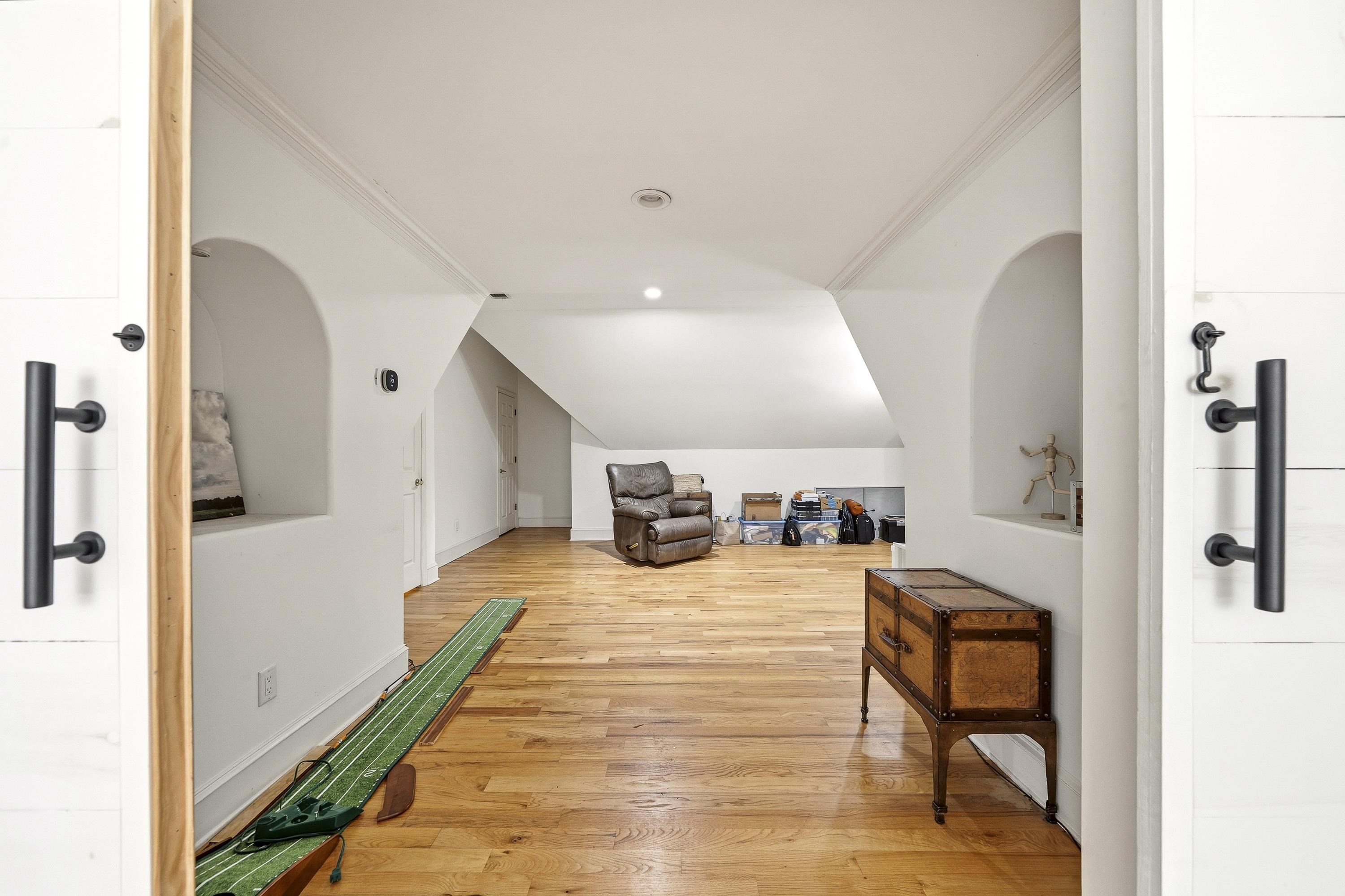 1100 HARDWOOD HOLLOW