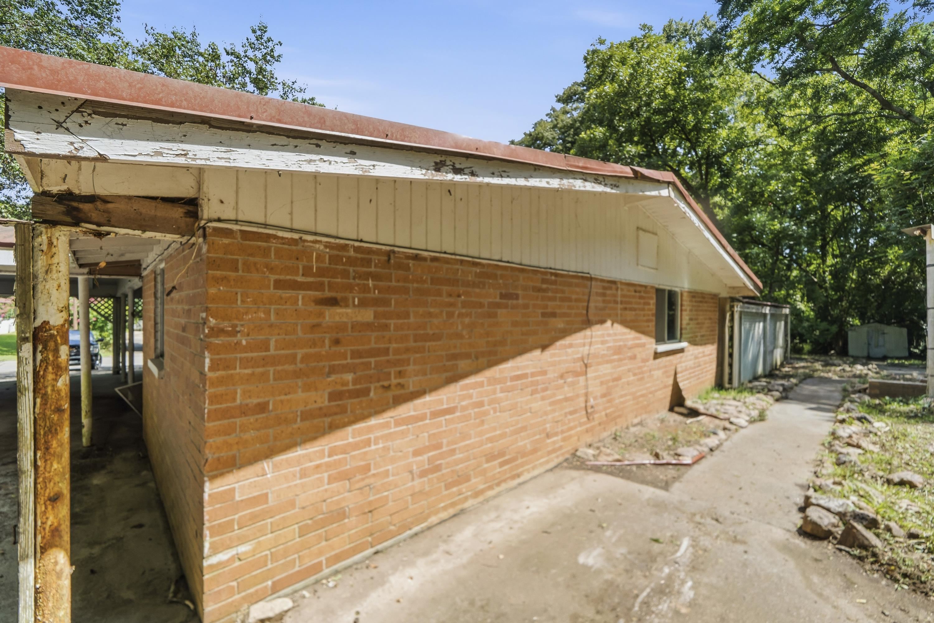 251 PINE AVENUE