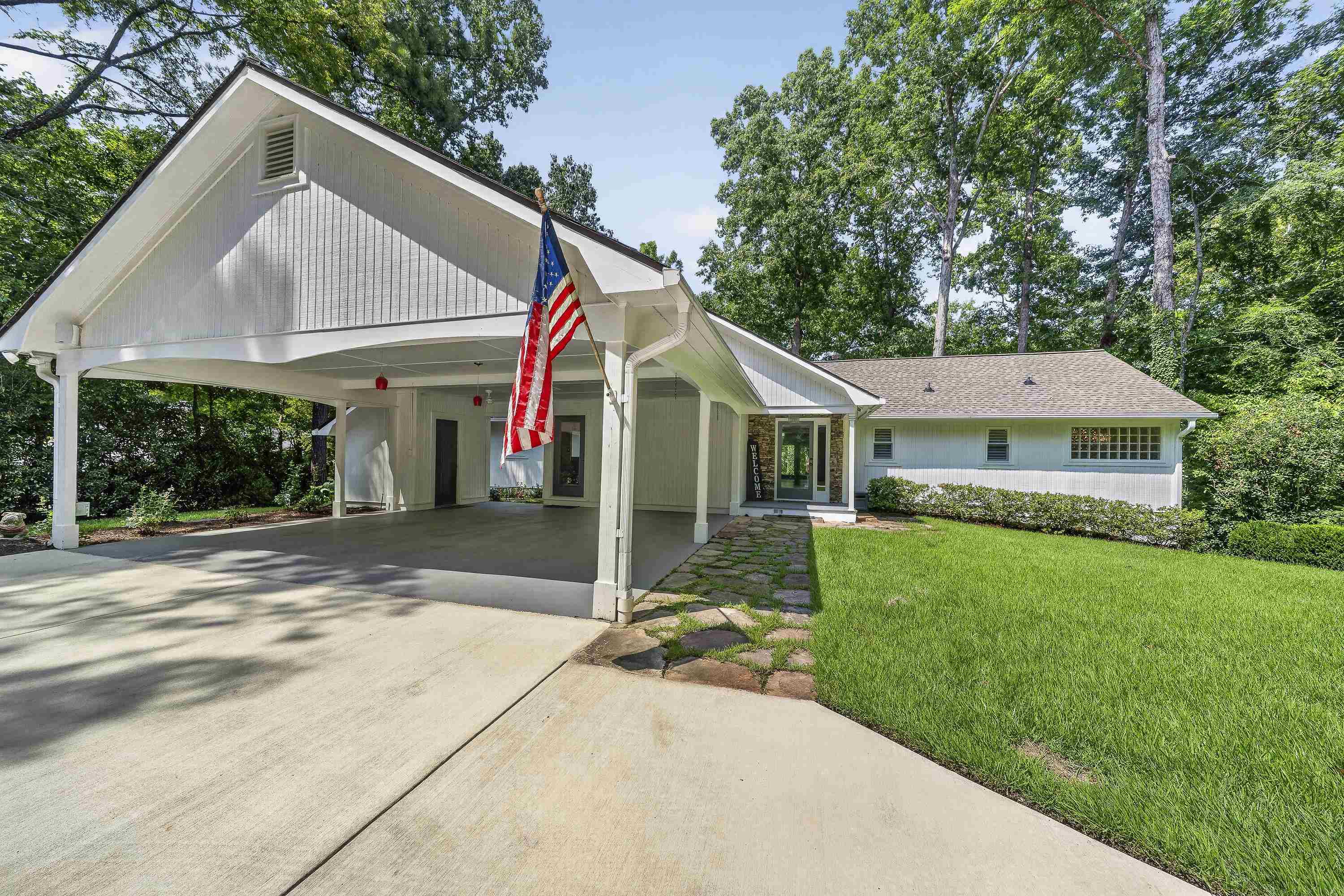 1660 APALACHEE WOODS TRAIL