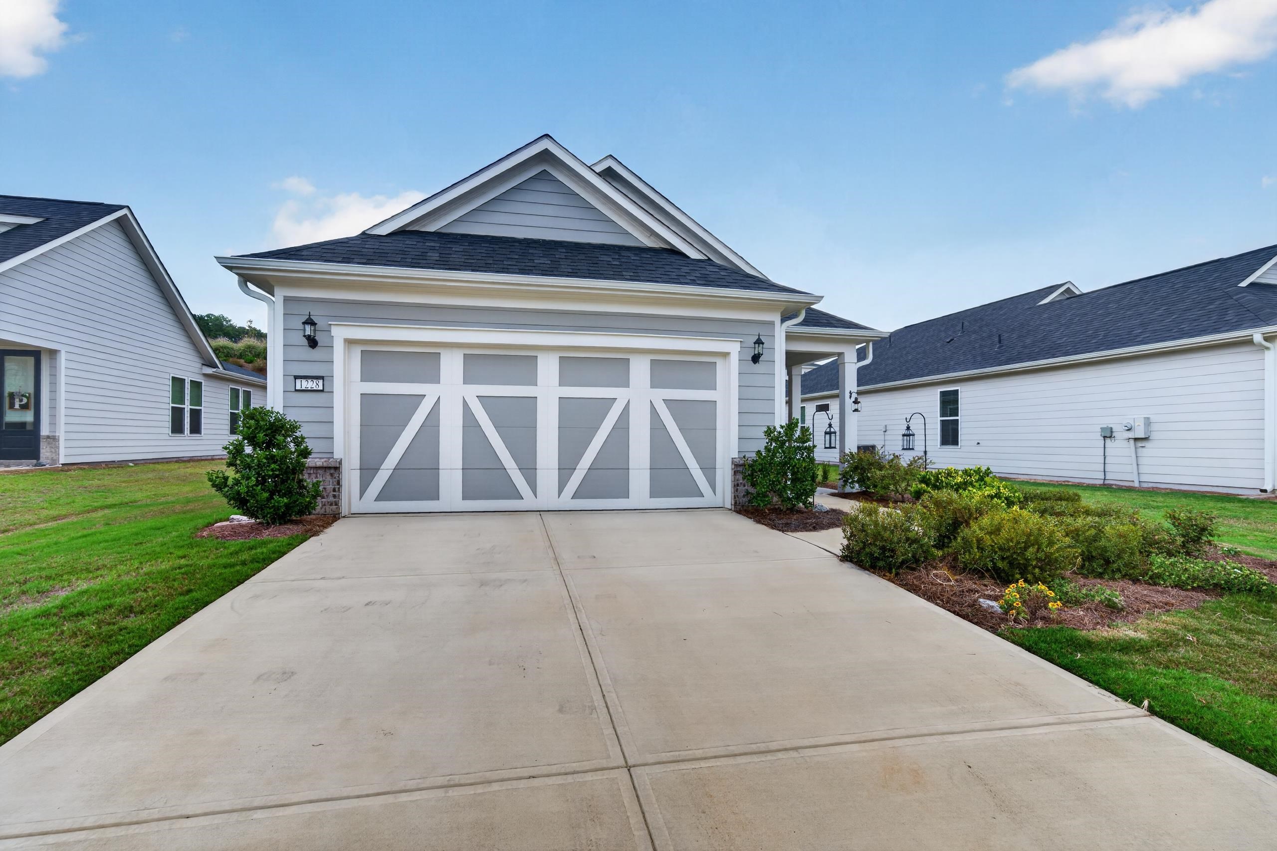 1228 CYPRESS WAY