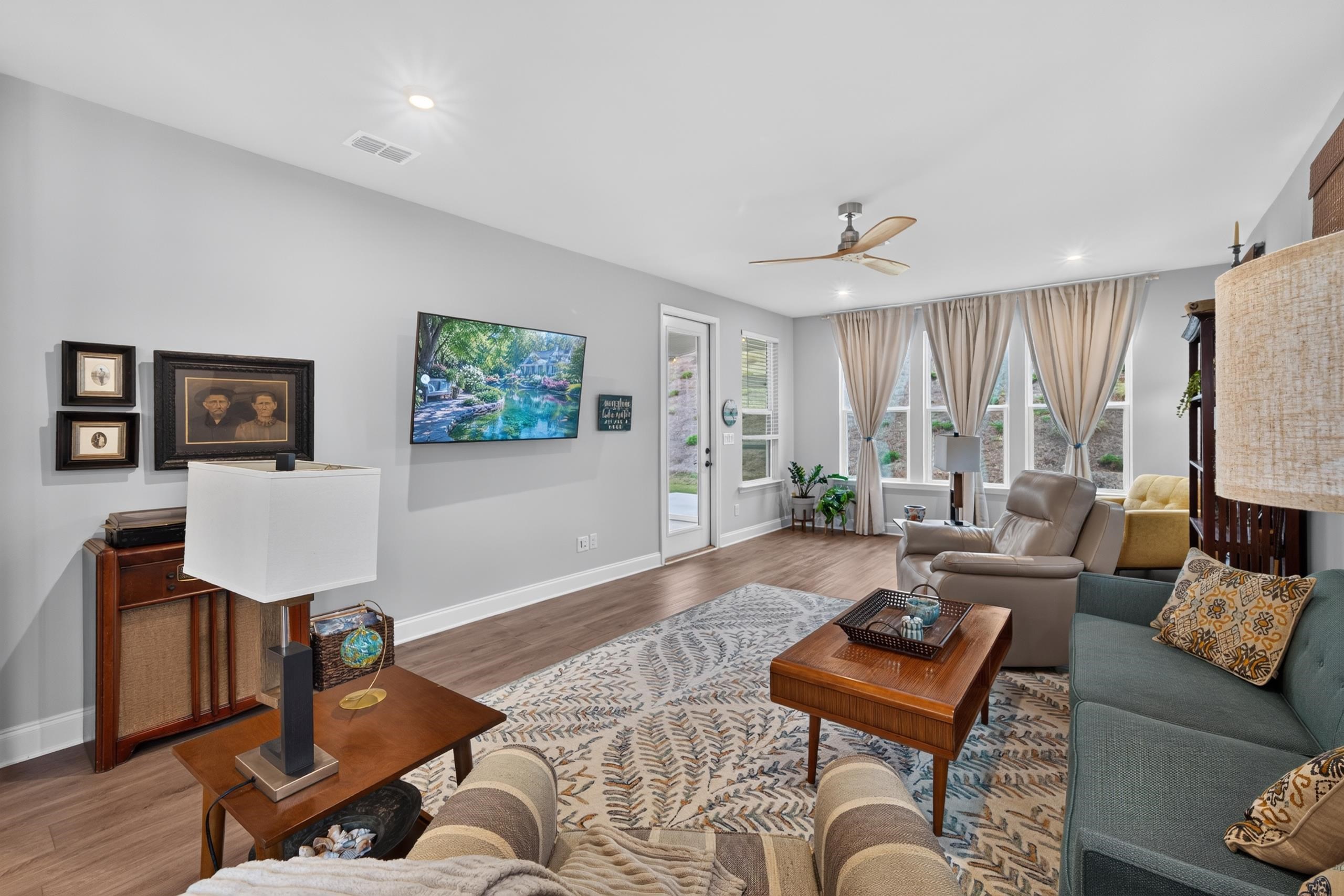 1228 CYPRESS WAY