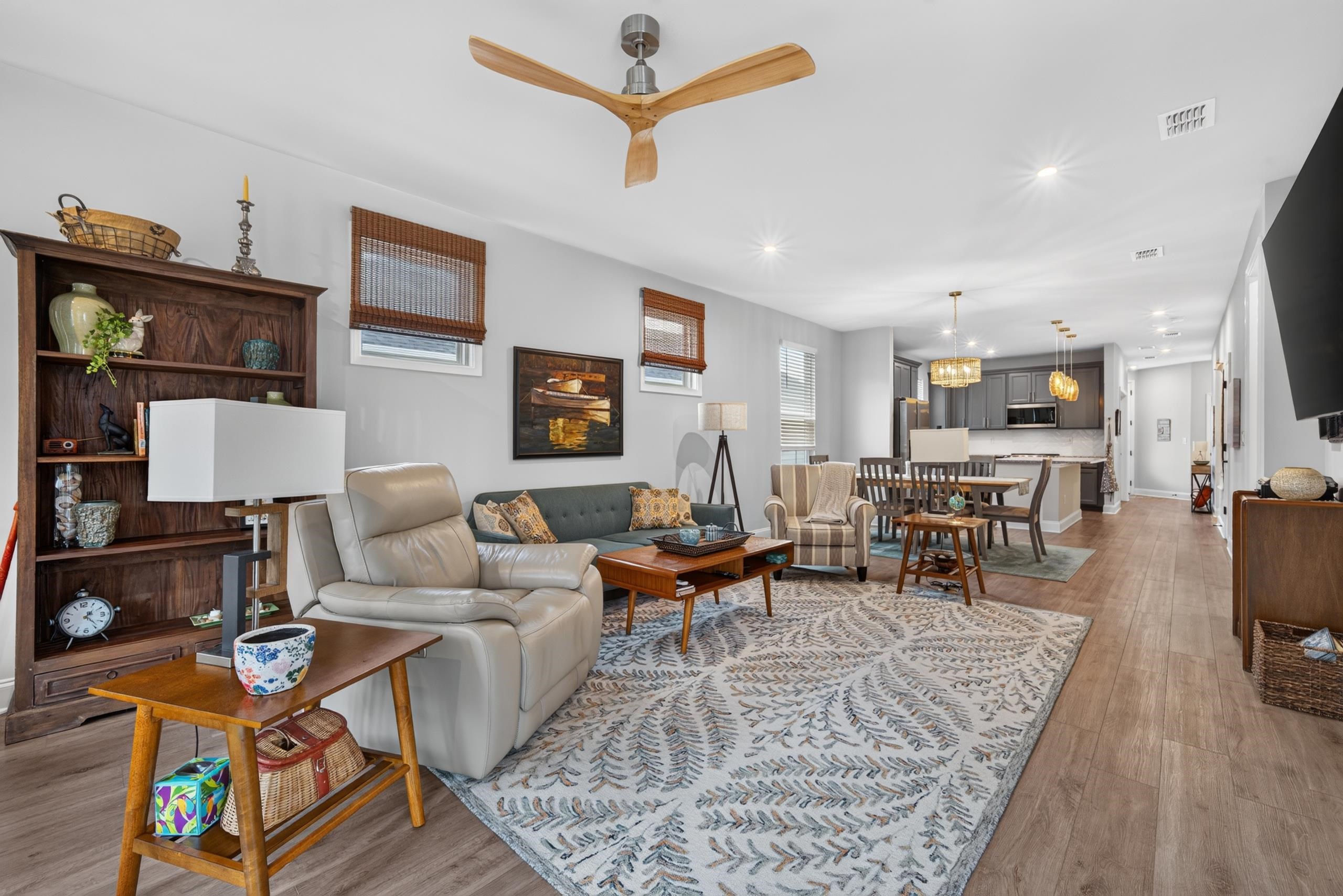 1228 CYPRESS WAY
