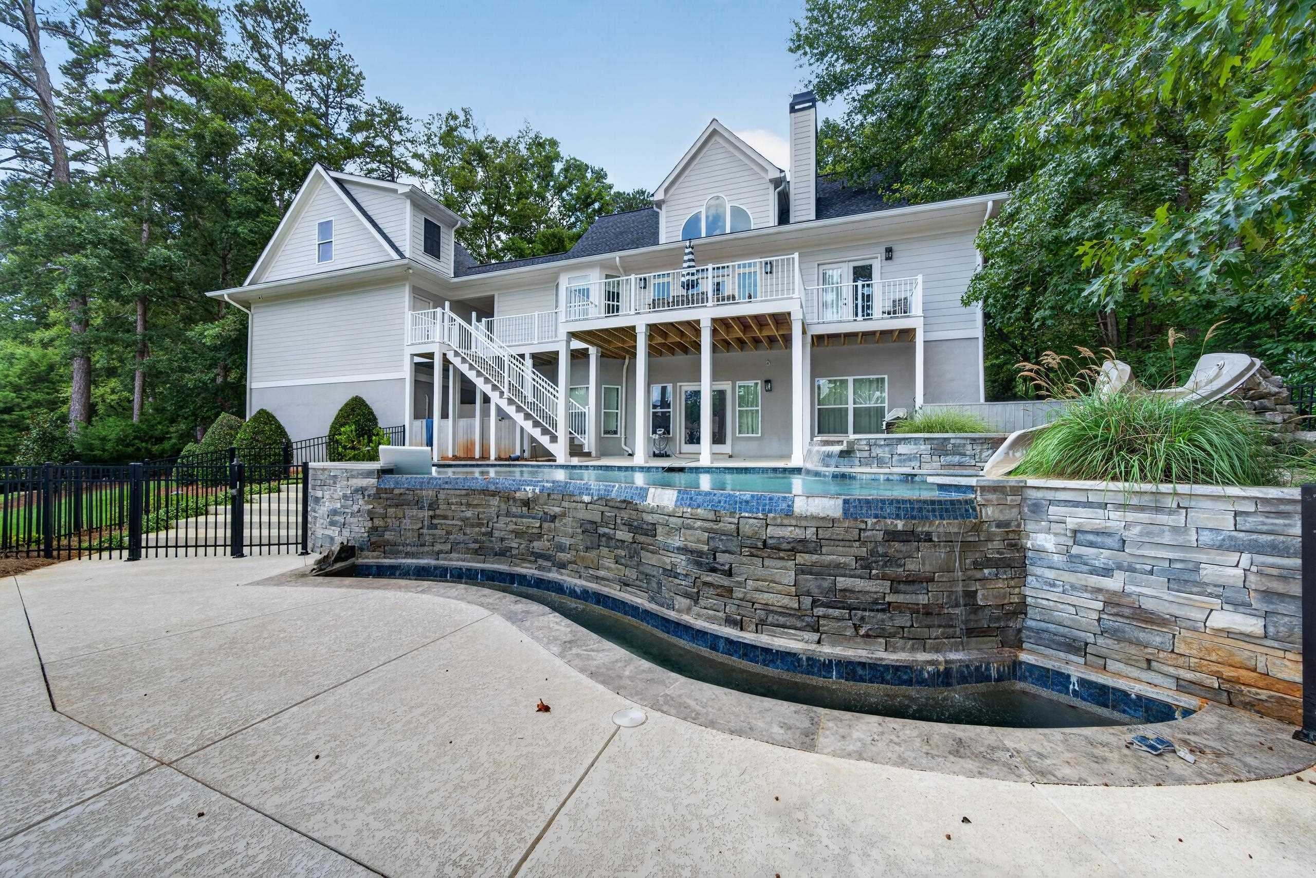 1001 KINGSFORD WAY