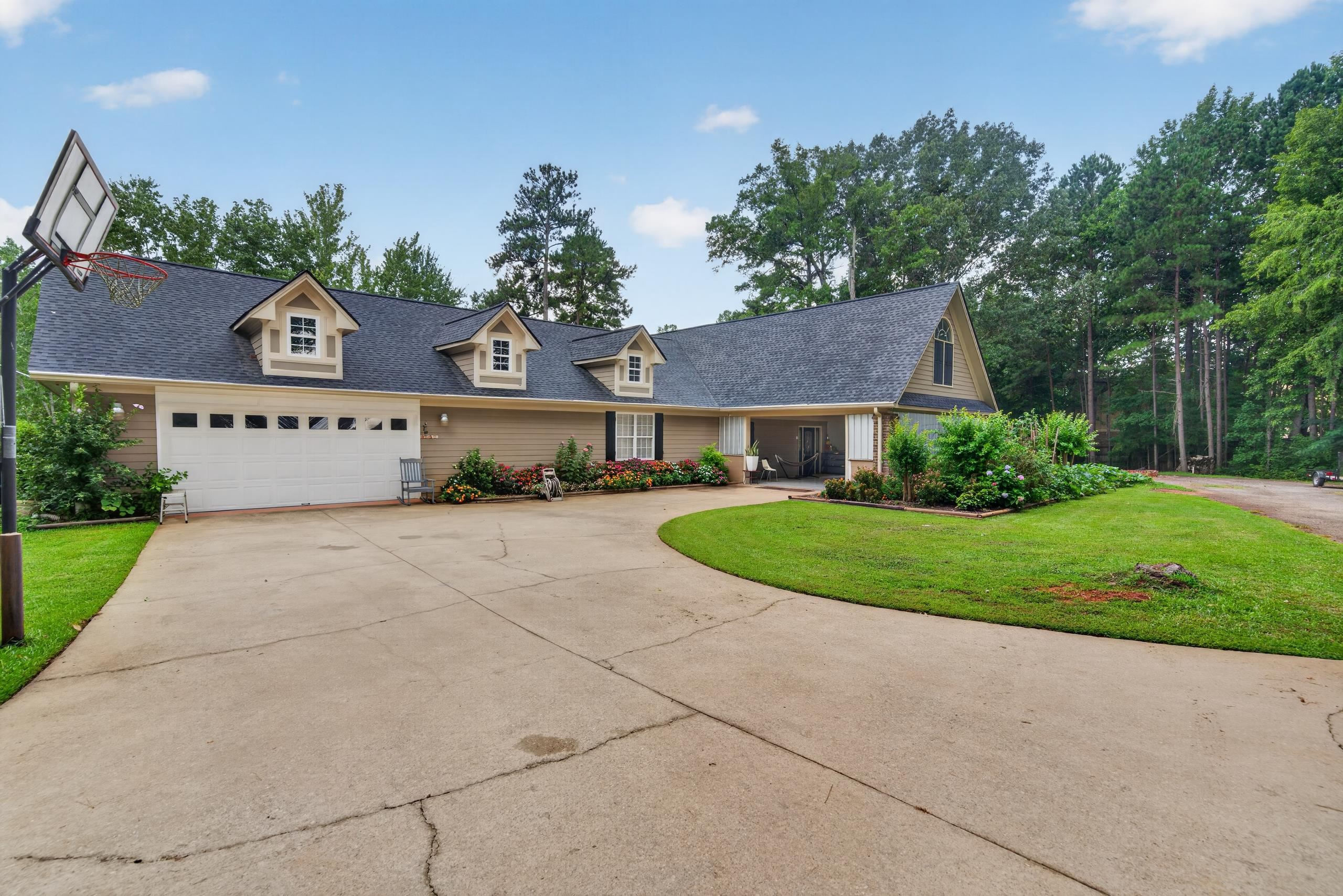 103 N HIDDEN LAKE DRIVE