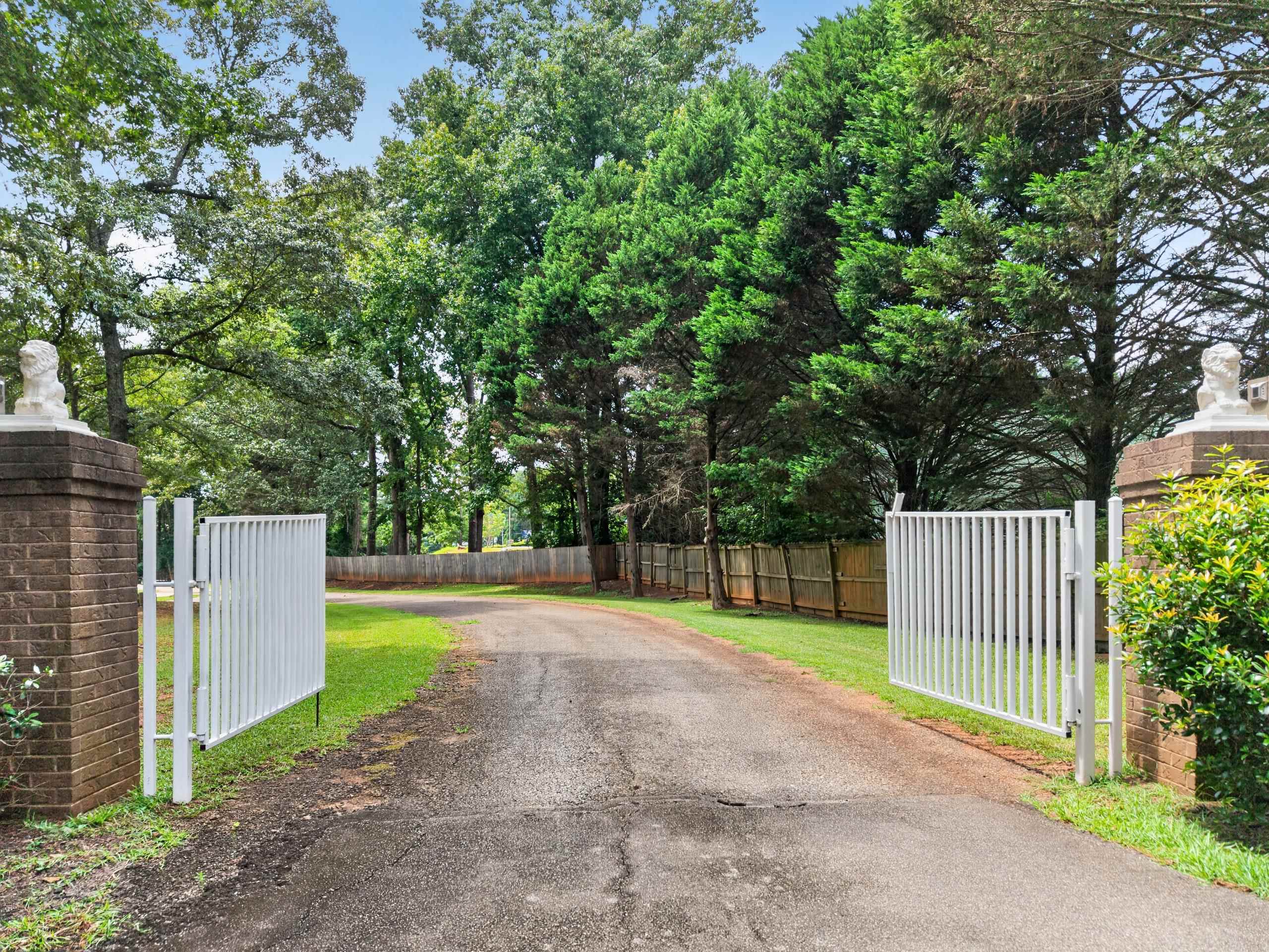 103 N HIDDEN LAKE DRIVE