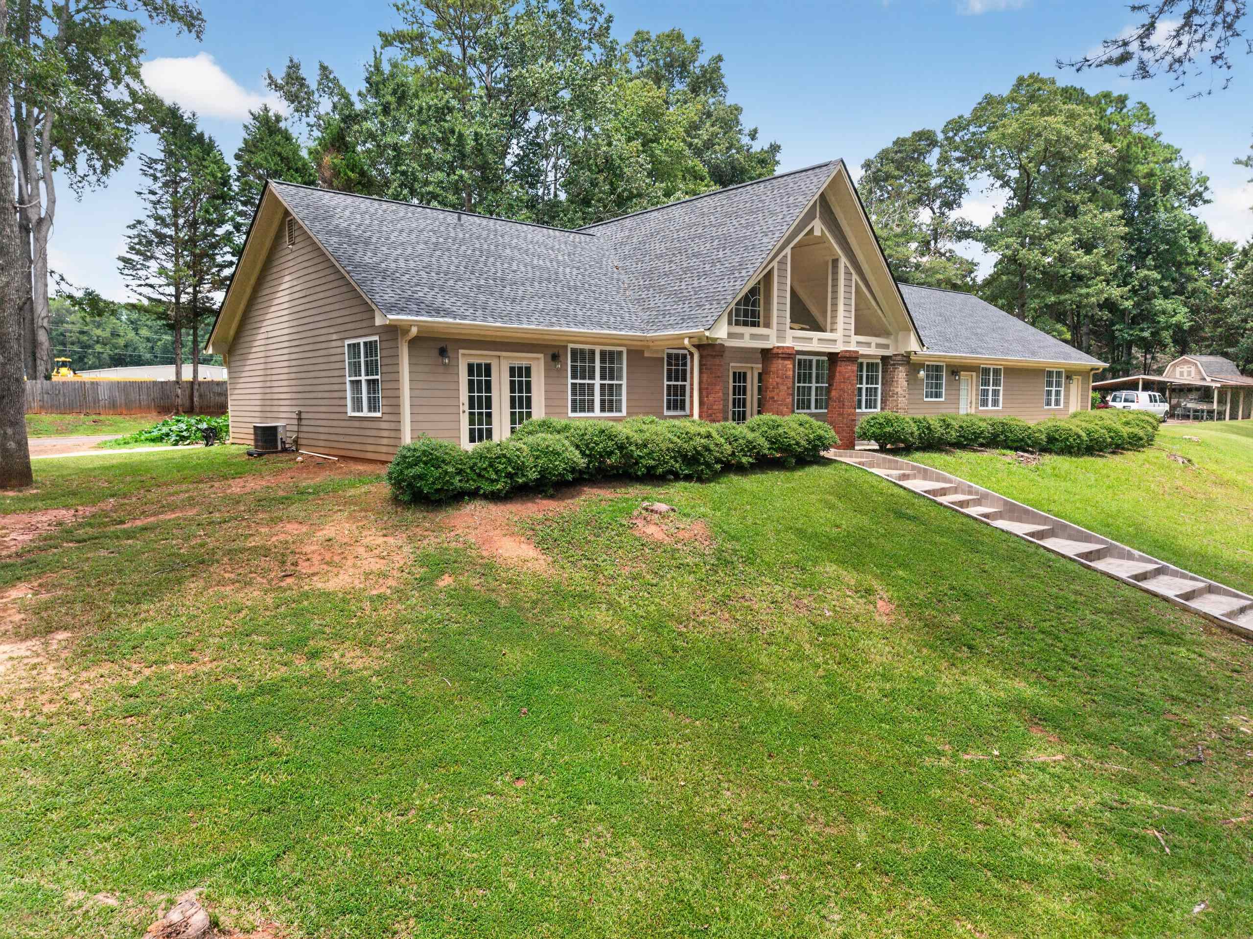 103 N HIDDEN LAKE DRIVE
