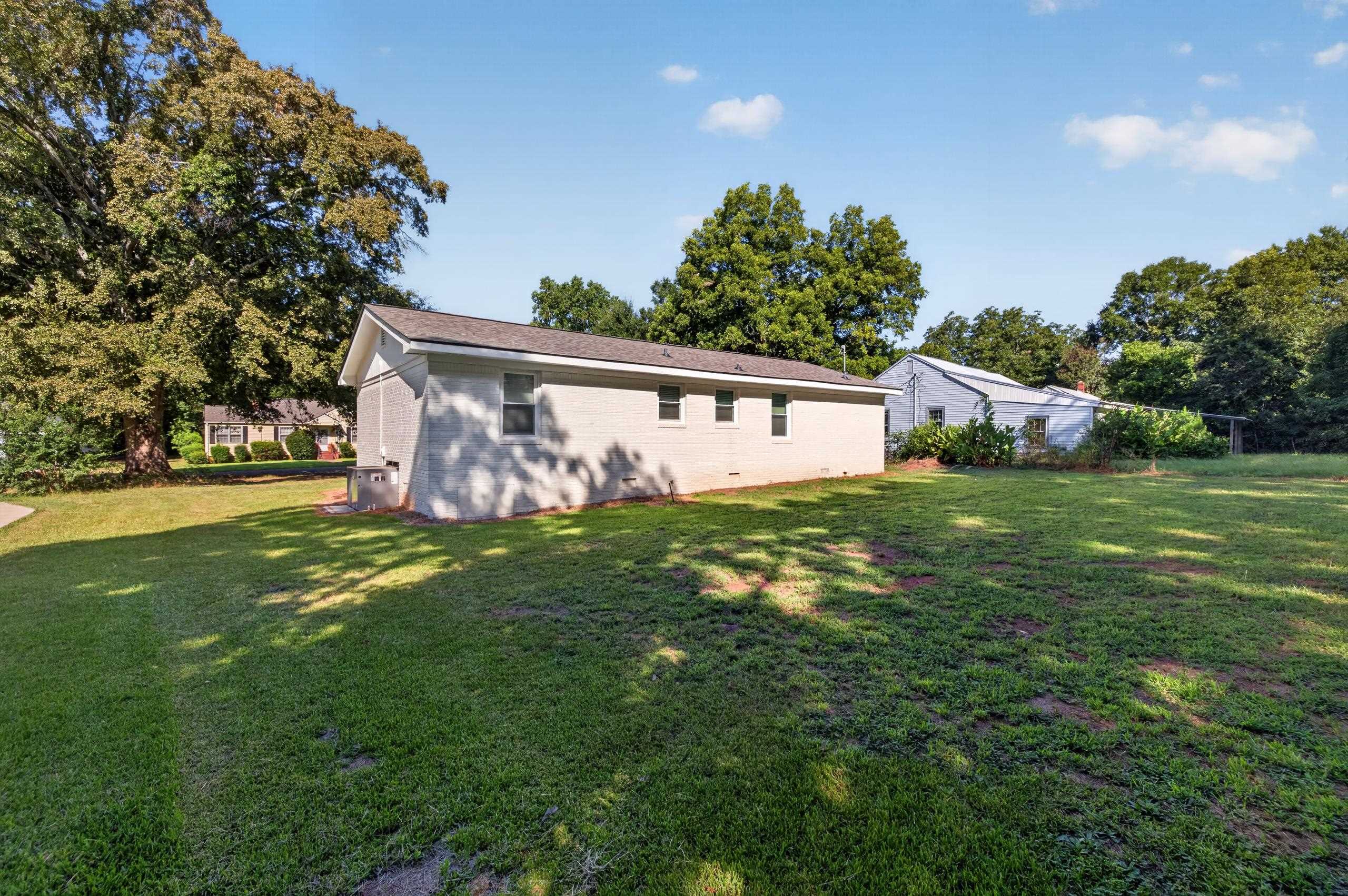 1015 HIGHLAND AVENUE