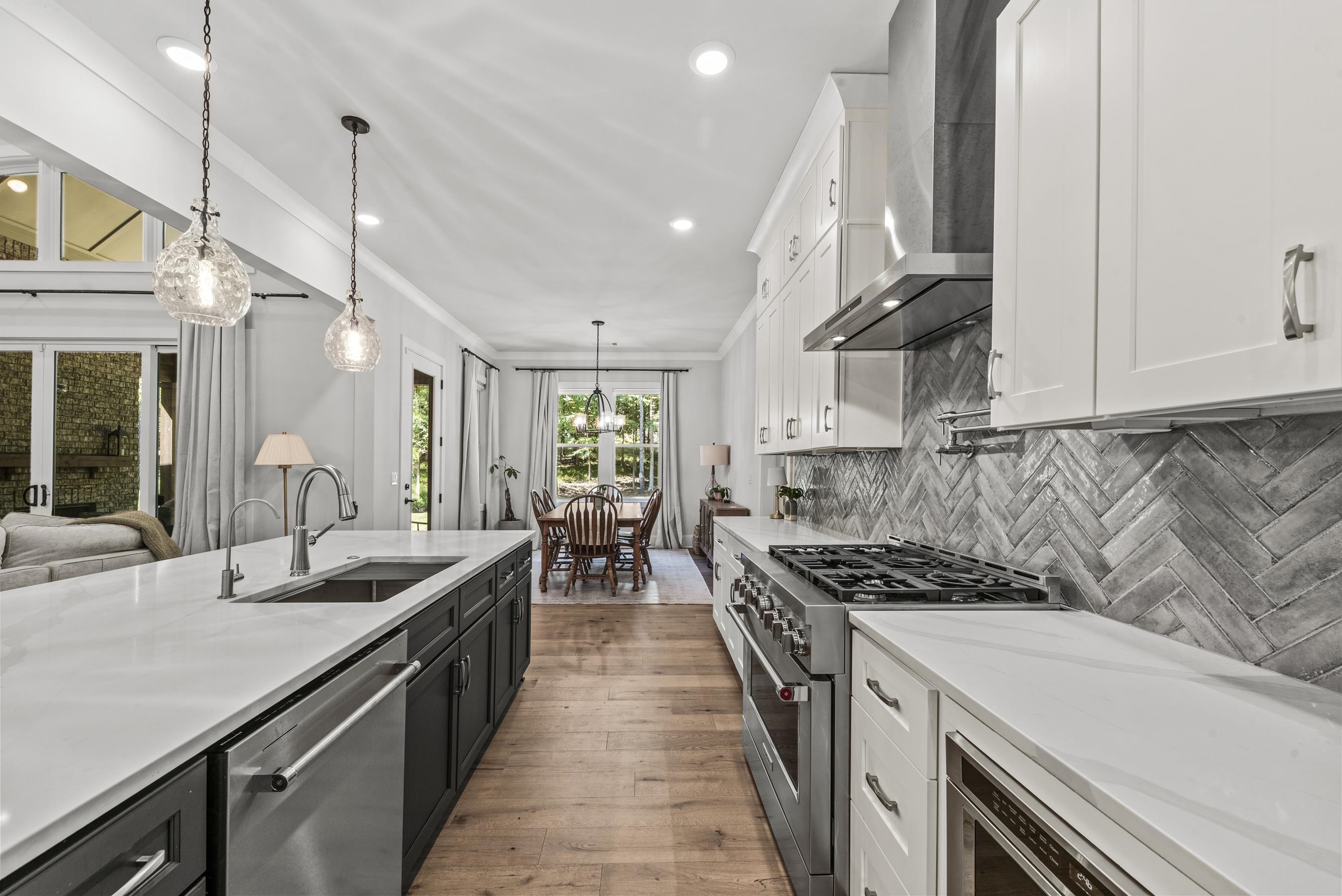 1011 PEACHTREE COURT