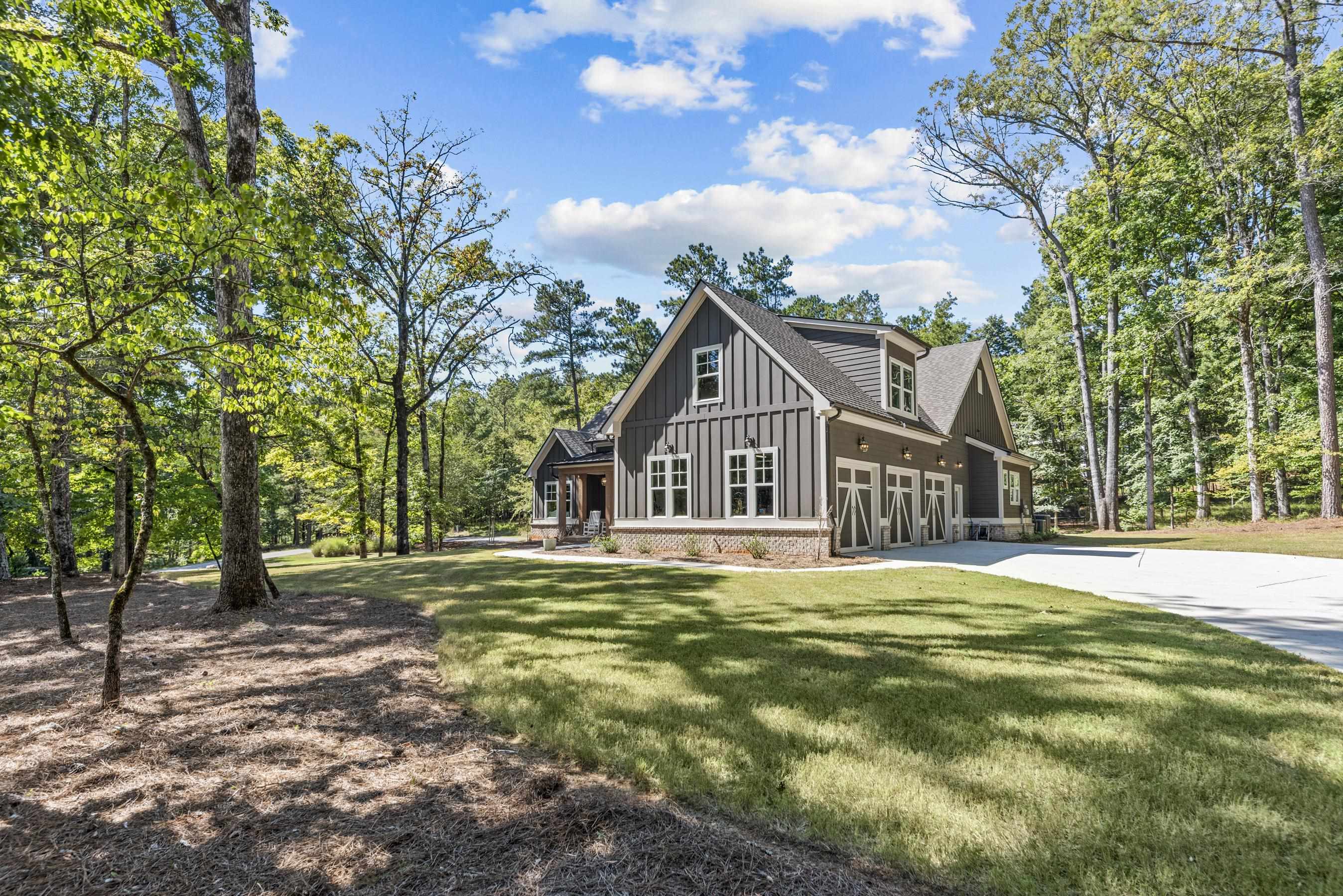 1011 PEACHTREE COURT