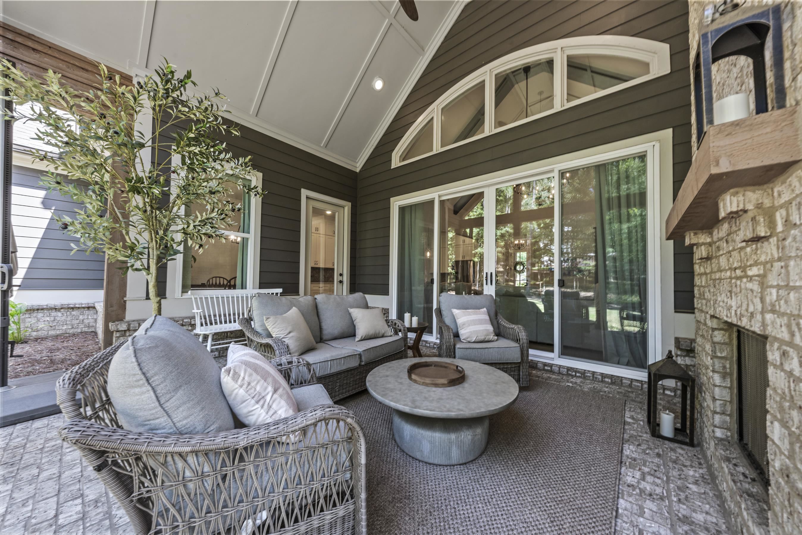 1011 PEACHTREE COURT