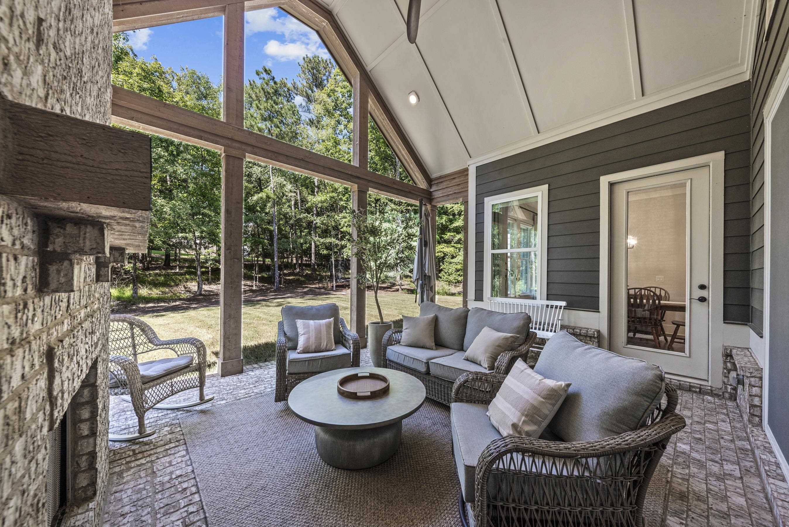 1011 PEACHTREE COURT
