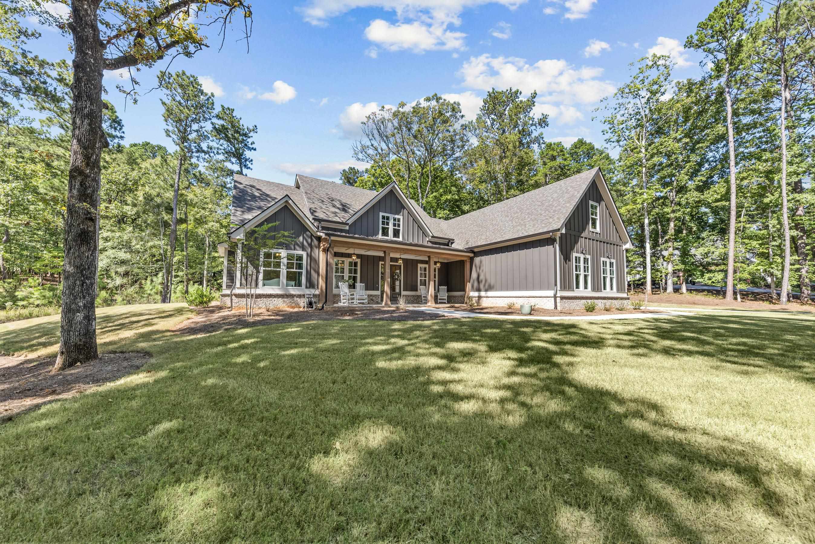 1011 PEACHTREE COURT