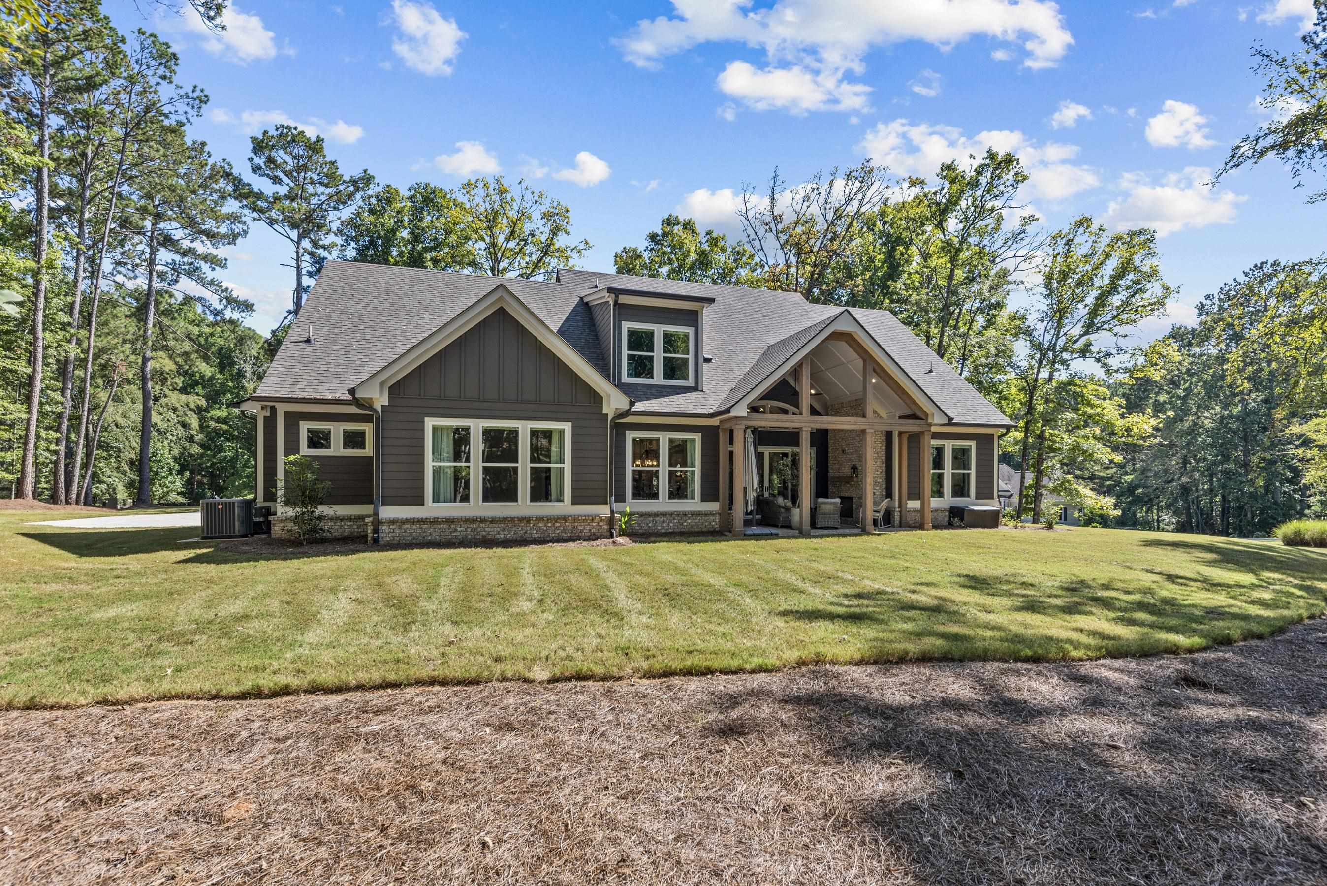 1011 PEACHTREE COURT