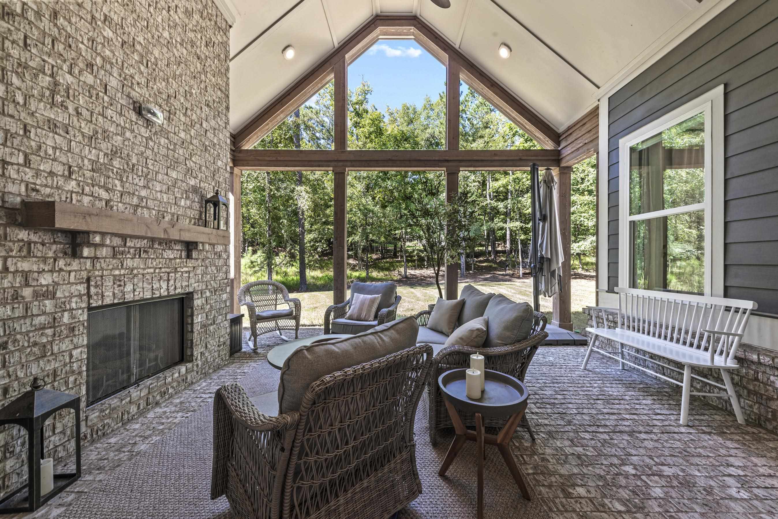 1011 PEACHTREE COURT