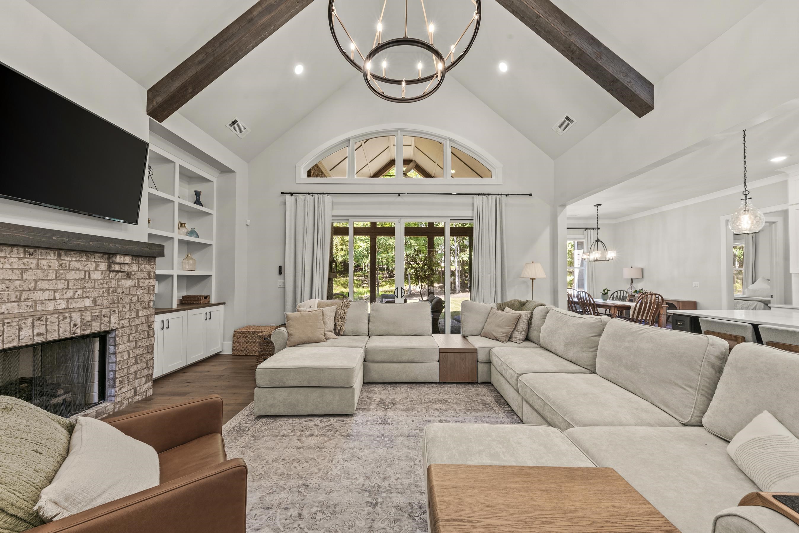 1011 PEACHTREE COURT