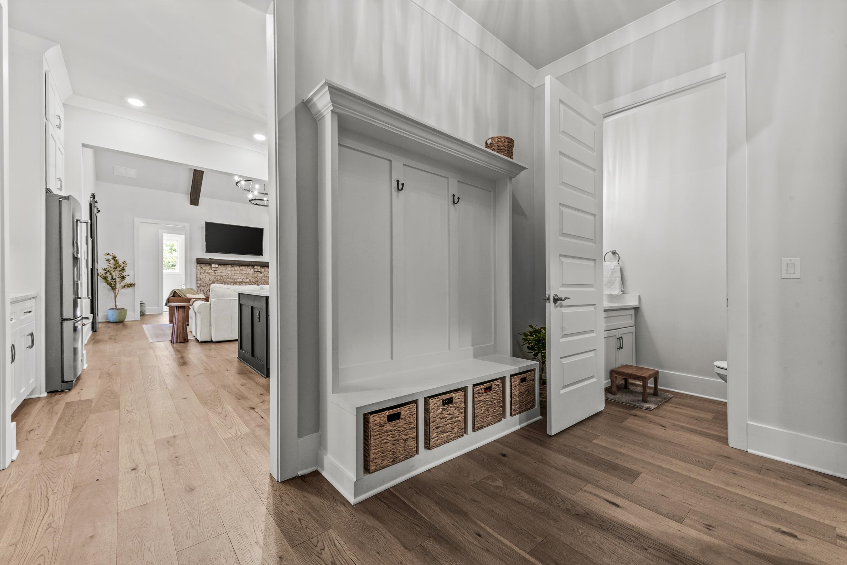 1011 PEACHTREE COURT