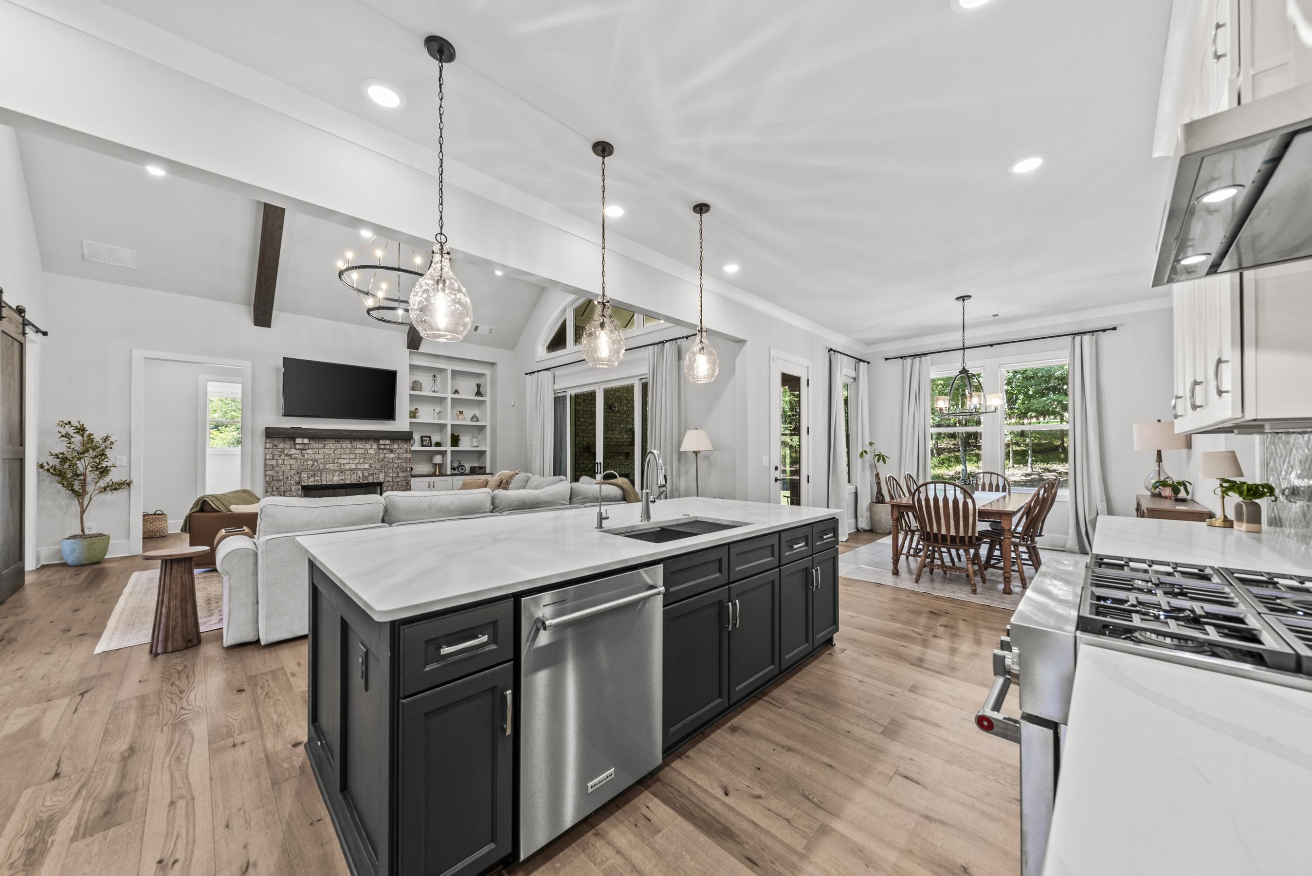 1011 PEACHTREE COURT