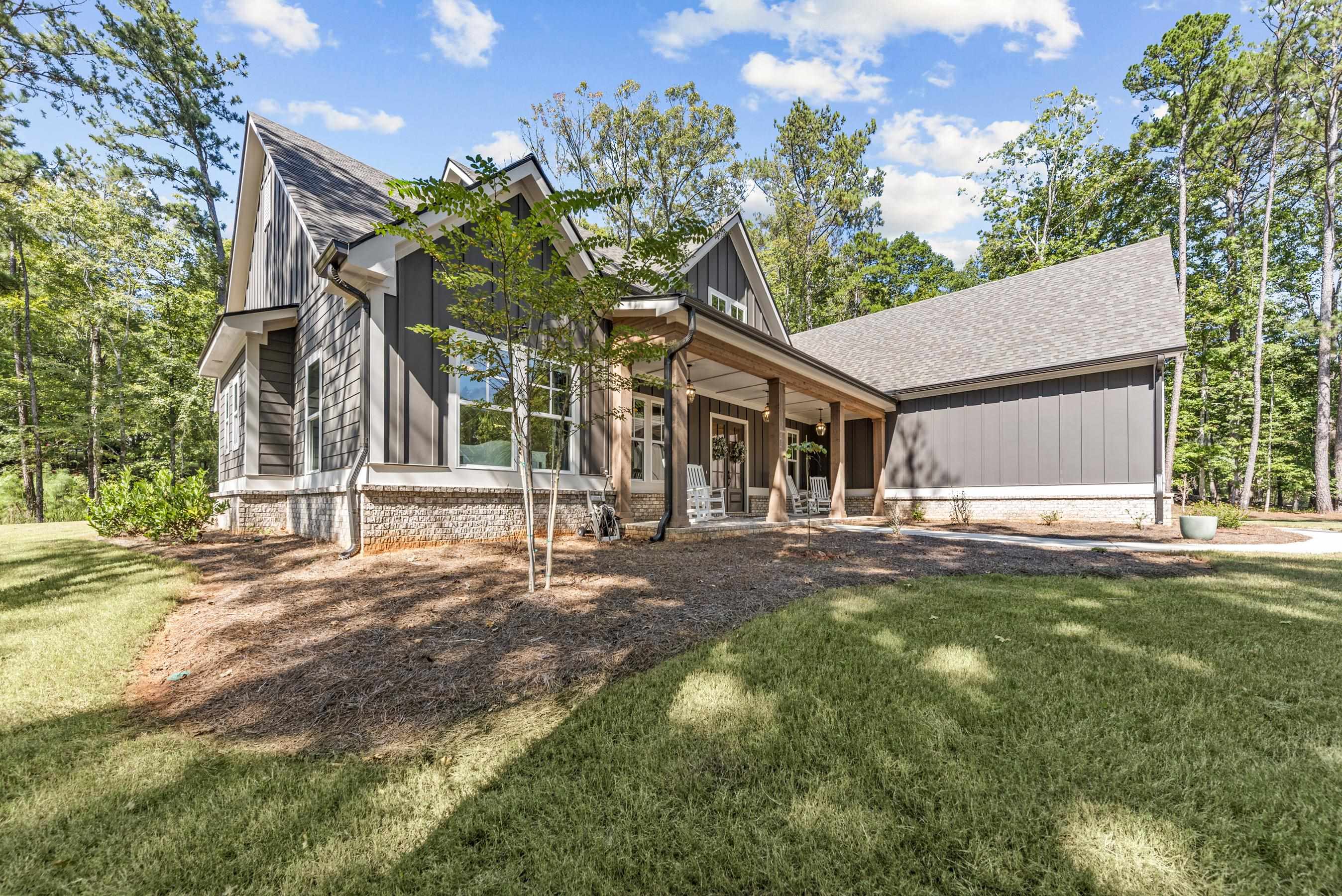 1011 PEACHTREE COURT