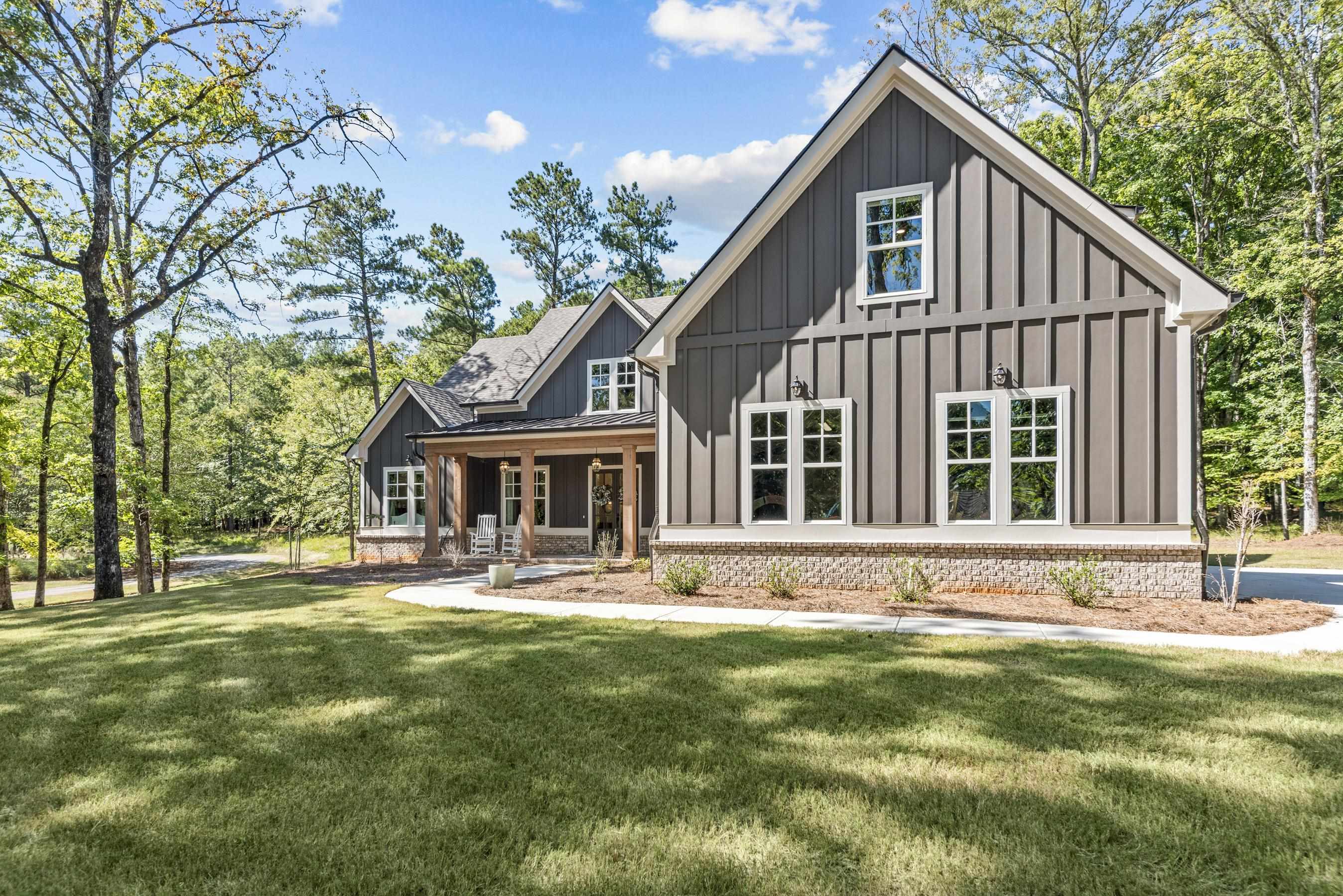 1011 PEACHTREE COURT